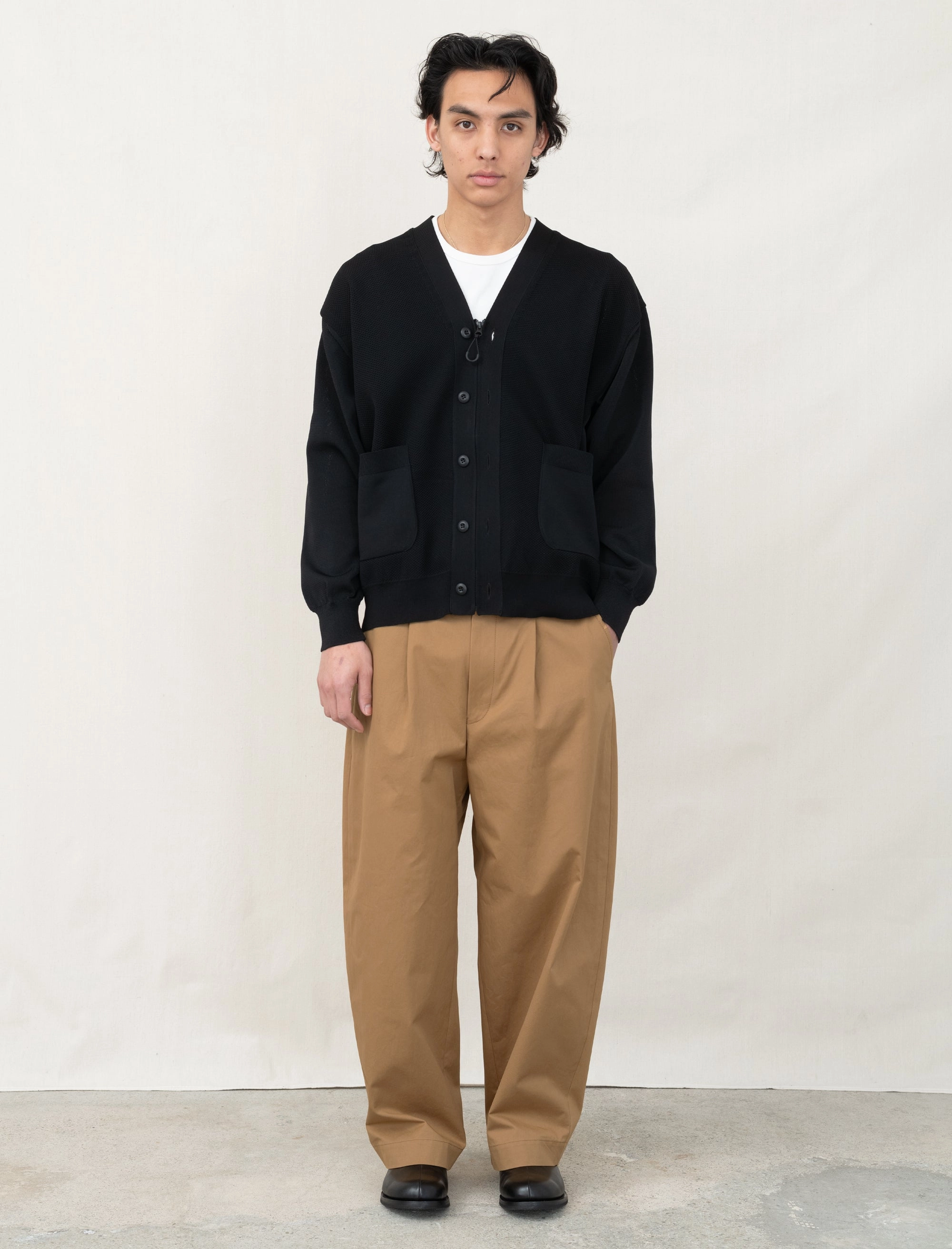 TaglessComfort MinimalistSilhouette Zip Cardigan (Black)