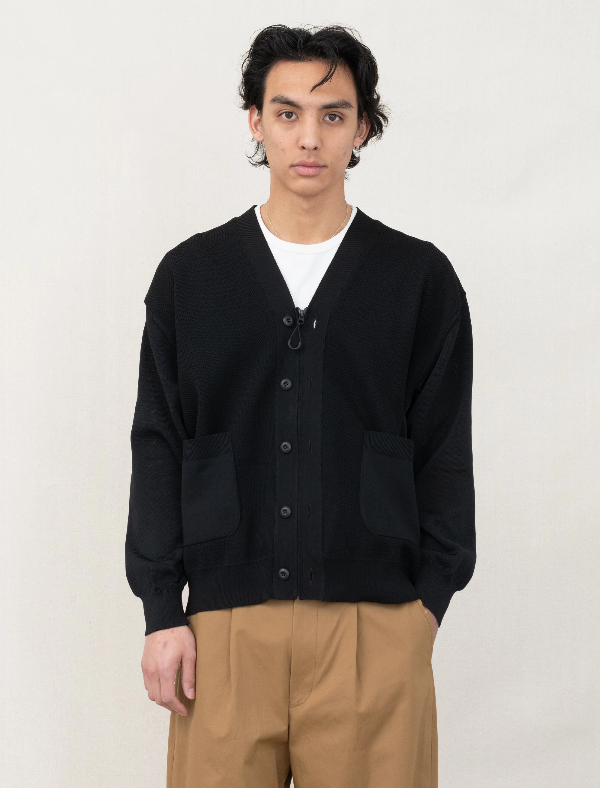 Everyday Look Elegant Cut Zip Cardigan (Black)