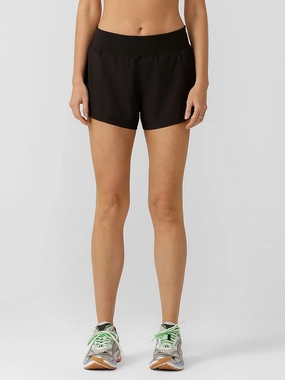 Contemporary Cut Wrinkle Free Fabric Stretch & Stride Pocket Run Short
