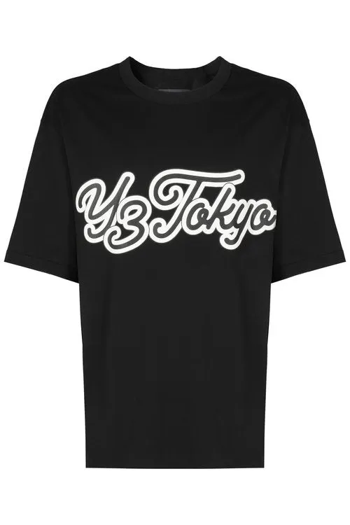 Recycled materials GFX YY SS TEE - BLACK