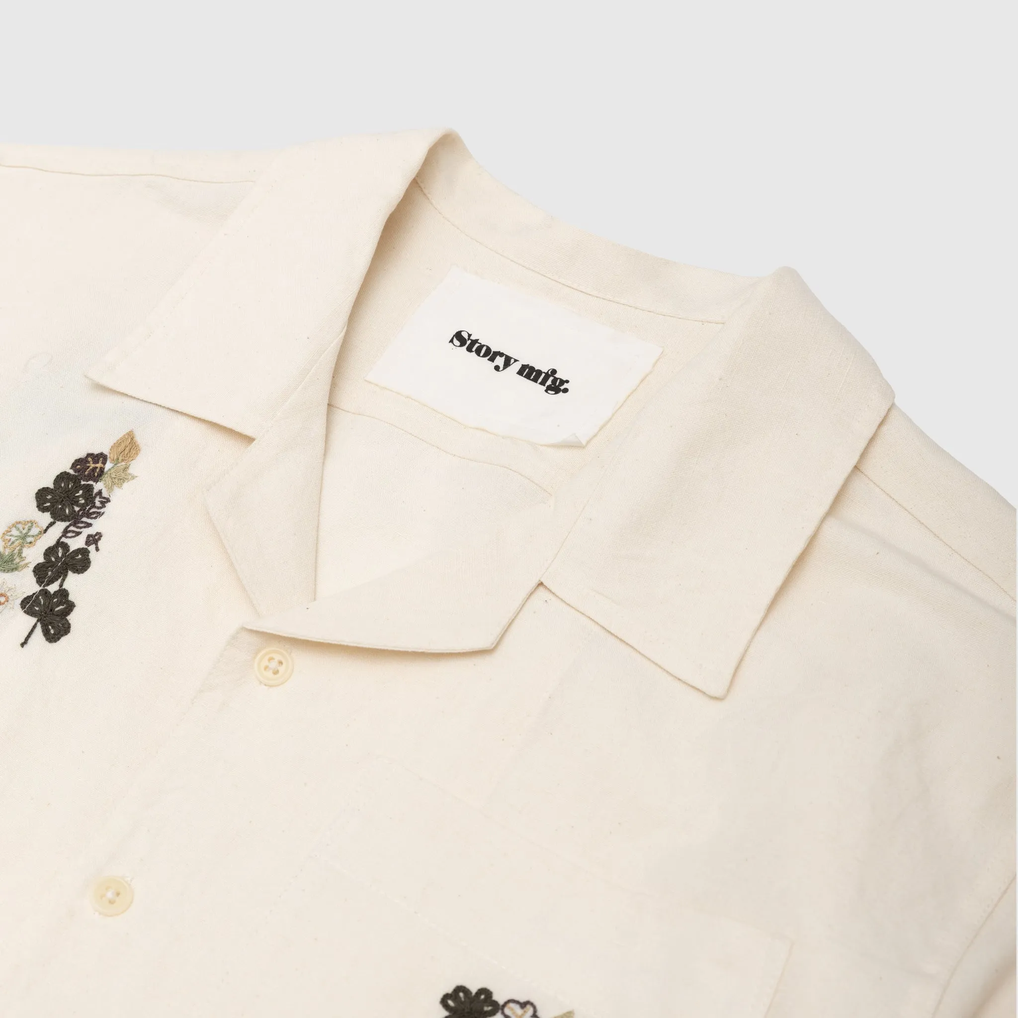 Tropical theme GREETINGS S/S SHIRT "CLOVER EMBROIDERY"