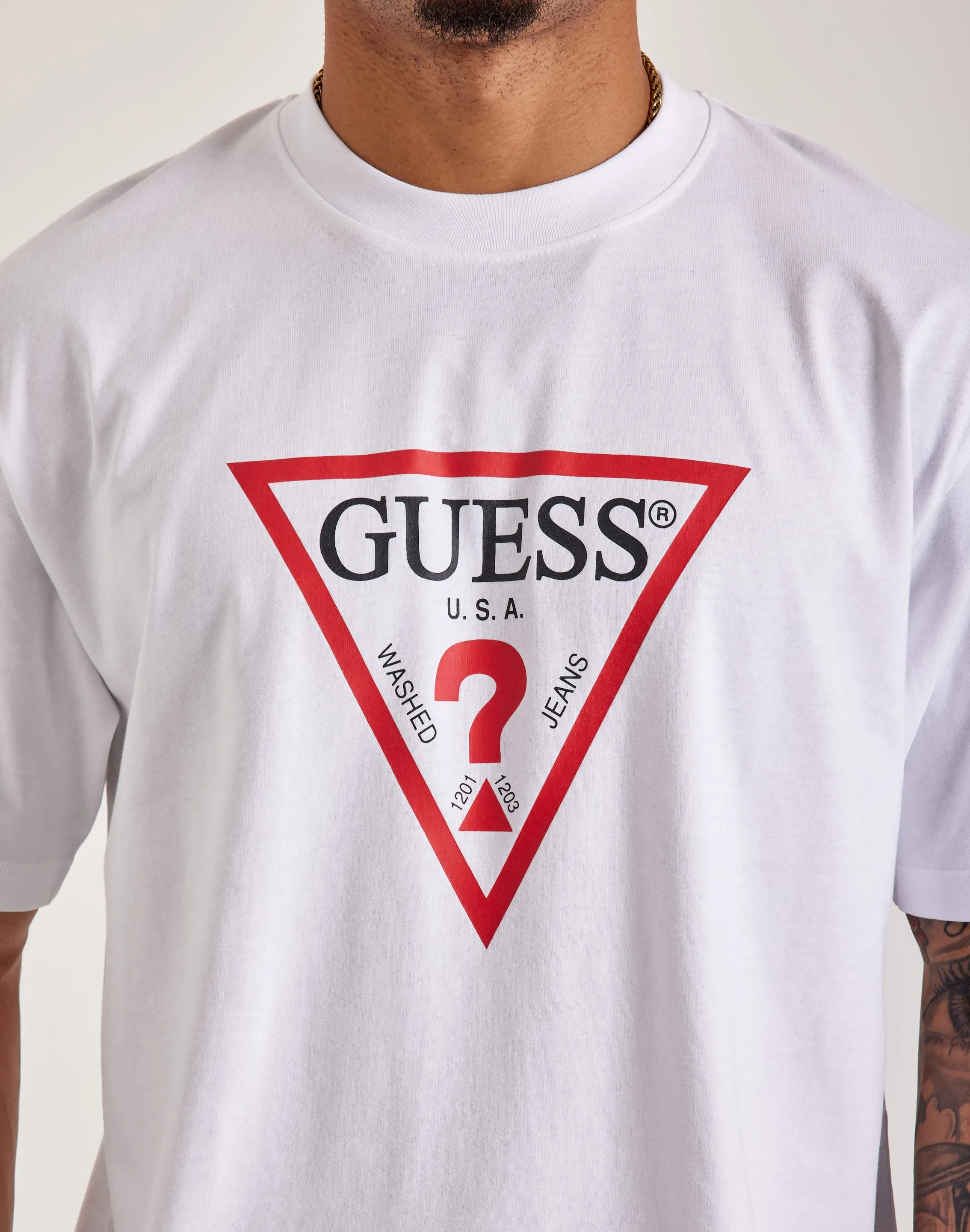 Guess Iconic Tee Glitter Glow QuickReleaseClosure