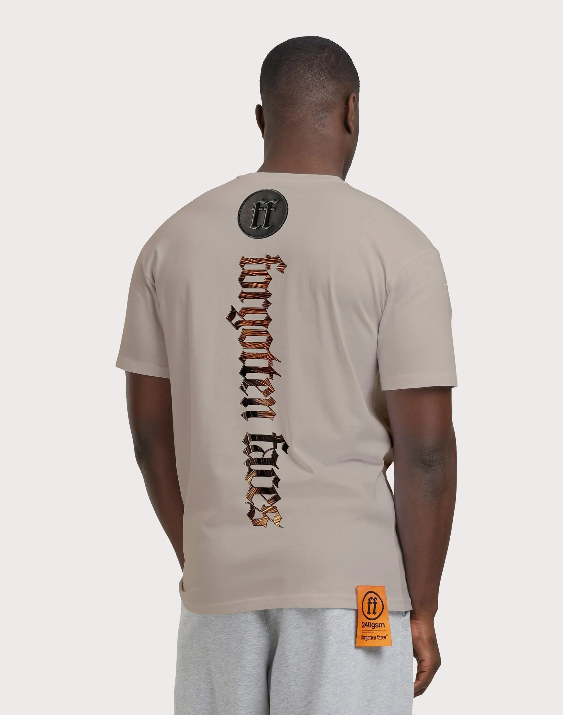 URBAN CLASSICS Forgotten Faces Mans Best Friend Wet Sand Tee Polish Tone AntiOdor Fabric