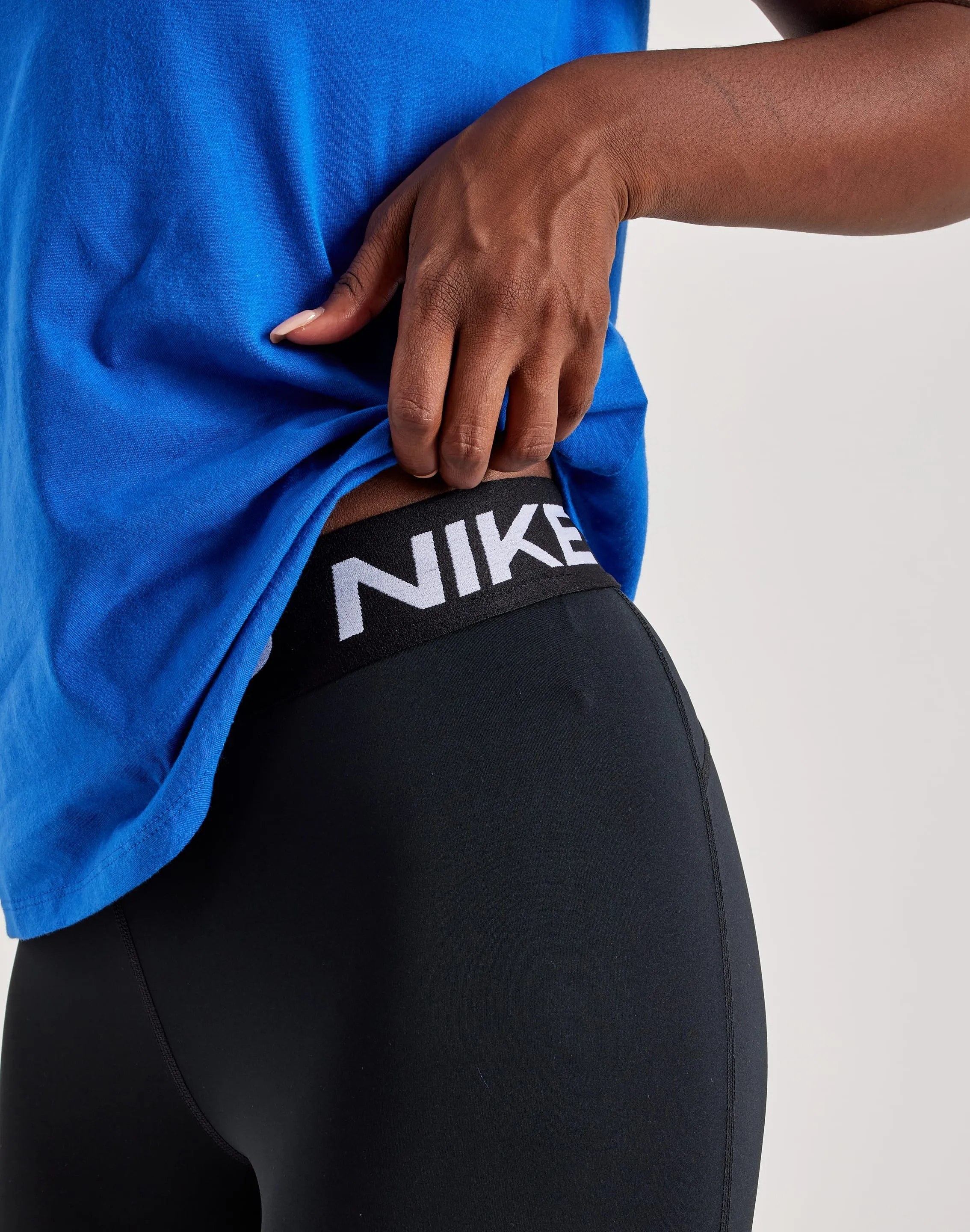 Nike Pro Mid-Rise Mesh-Paneled Leggings MoistureControl Fabric StainRepellentSurface