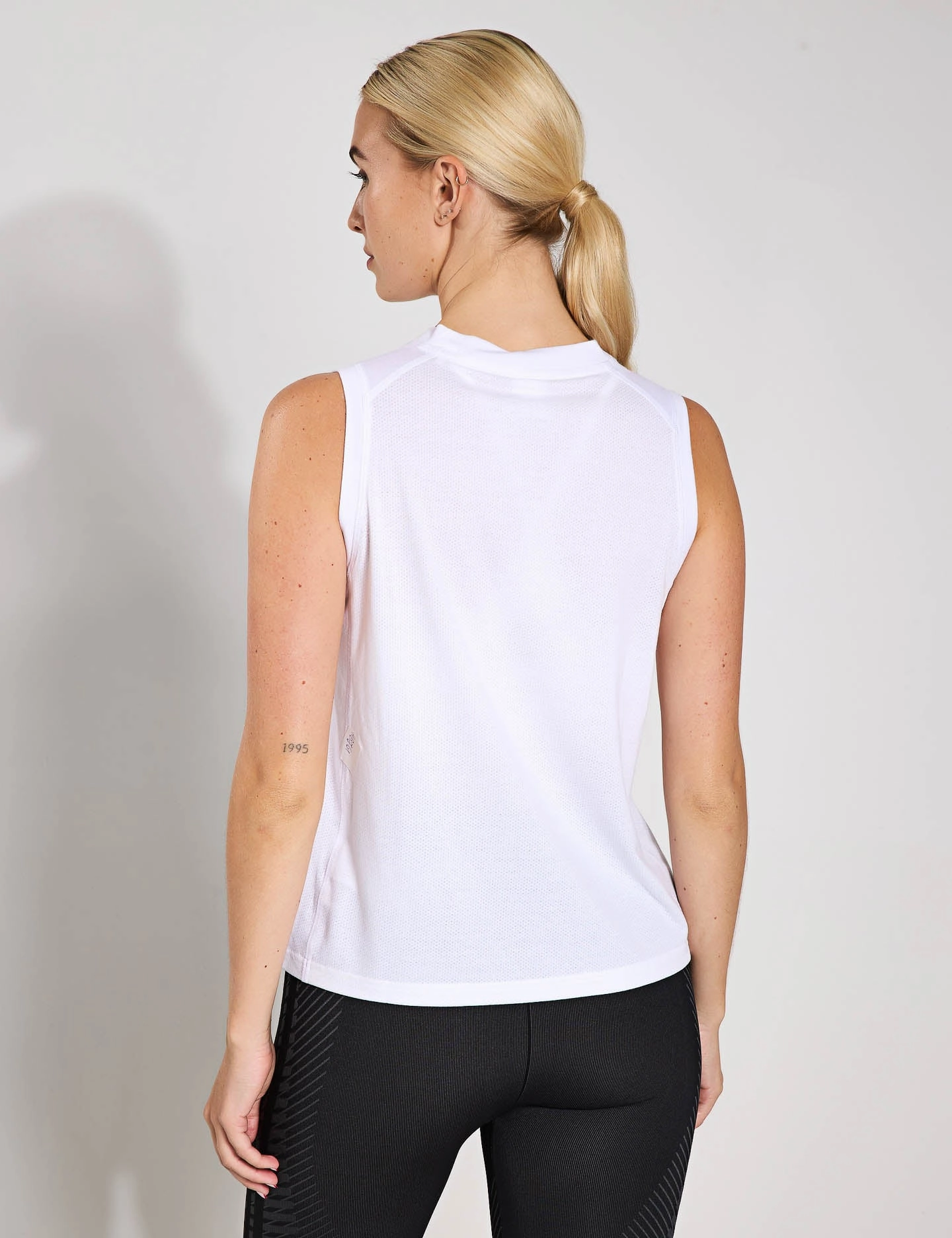 Train Essentials Big Performance Logo Training Tank Top - White/Black Easy Fresh storage purpose