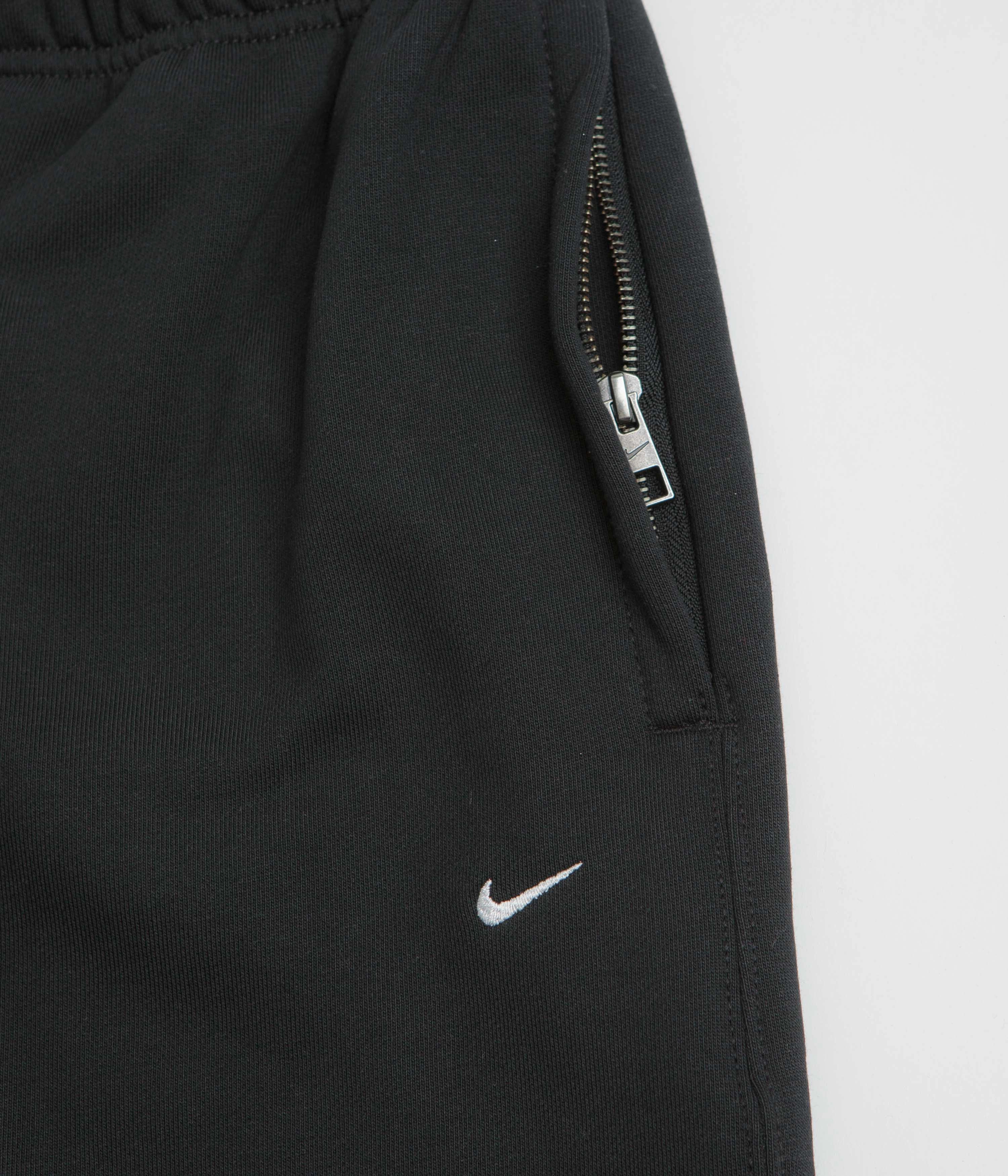Non Clip Nike Solo Swoosh Cuffed Sweatpants - Black / Black / White