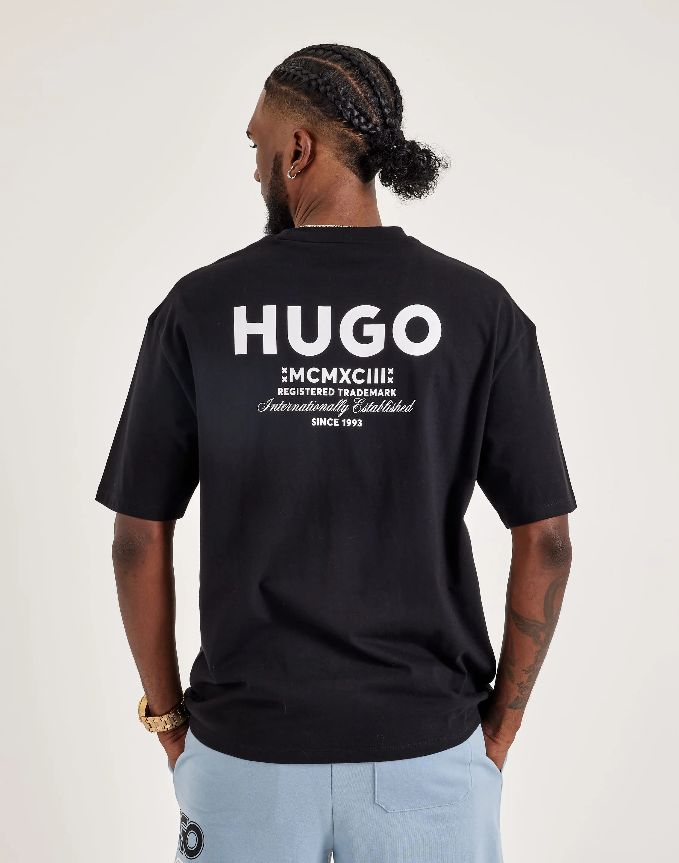BalancedDrape AntiClingFabric Hugo Nalono Tee