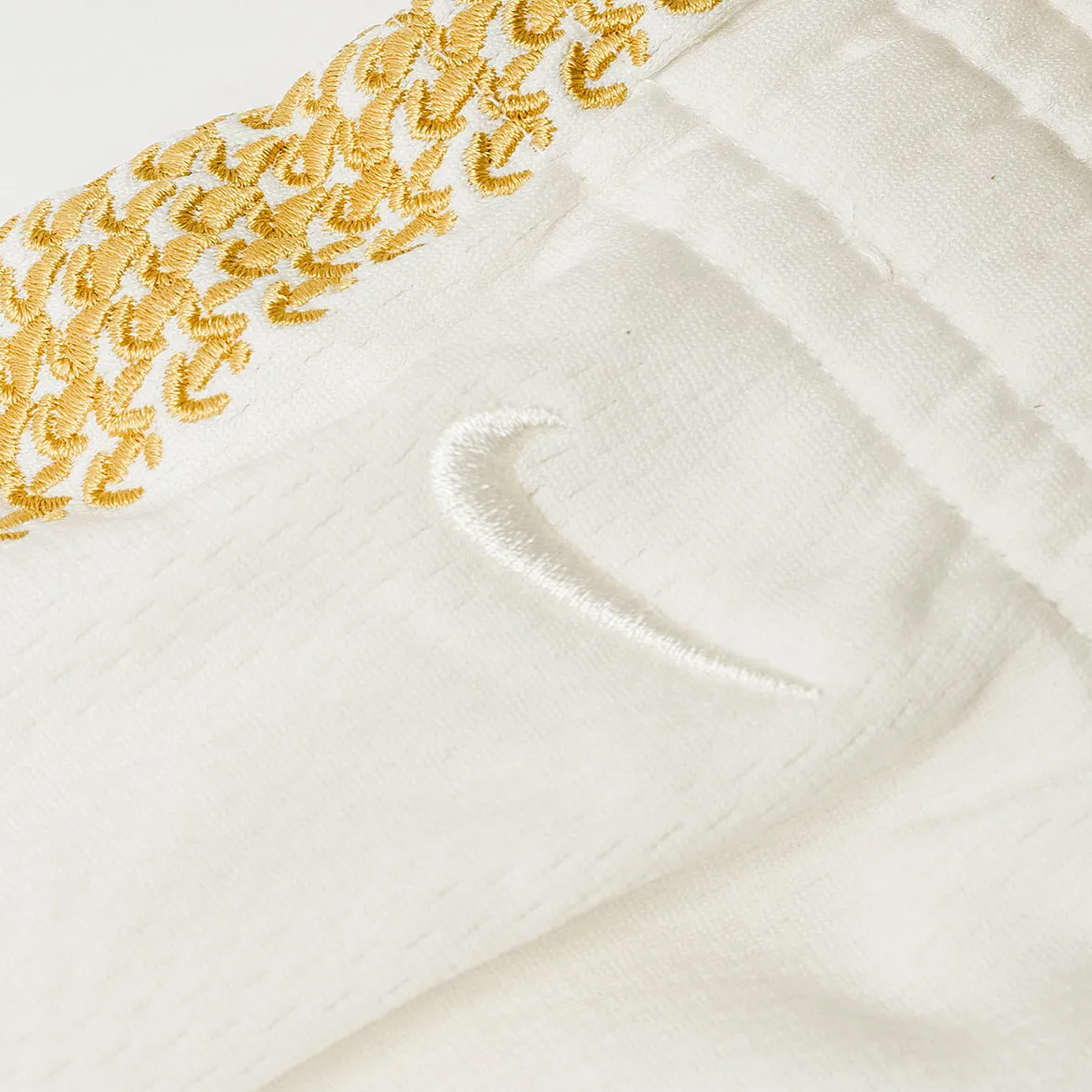 KOBE "YEAR OF THE MAMBA" THERMA-FIT BASKETBALL PANTS - WHITE Walk Mood Inner Glow