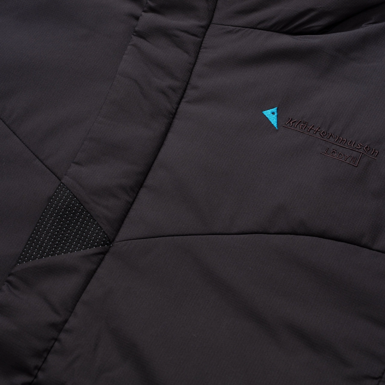 L?dyn Hood Jacket Core Look