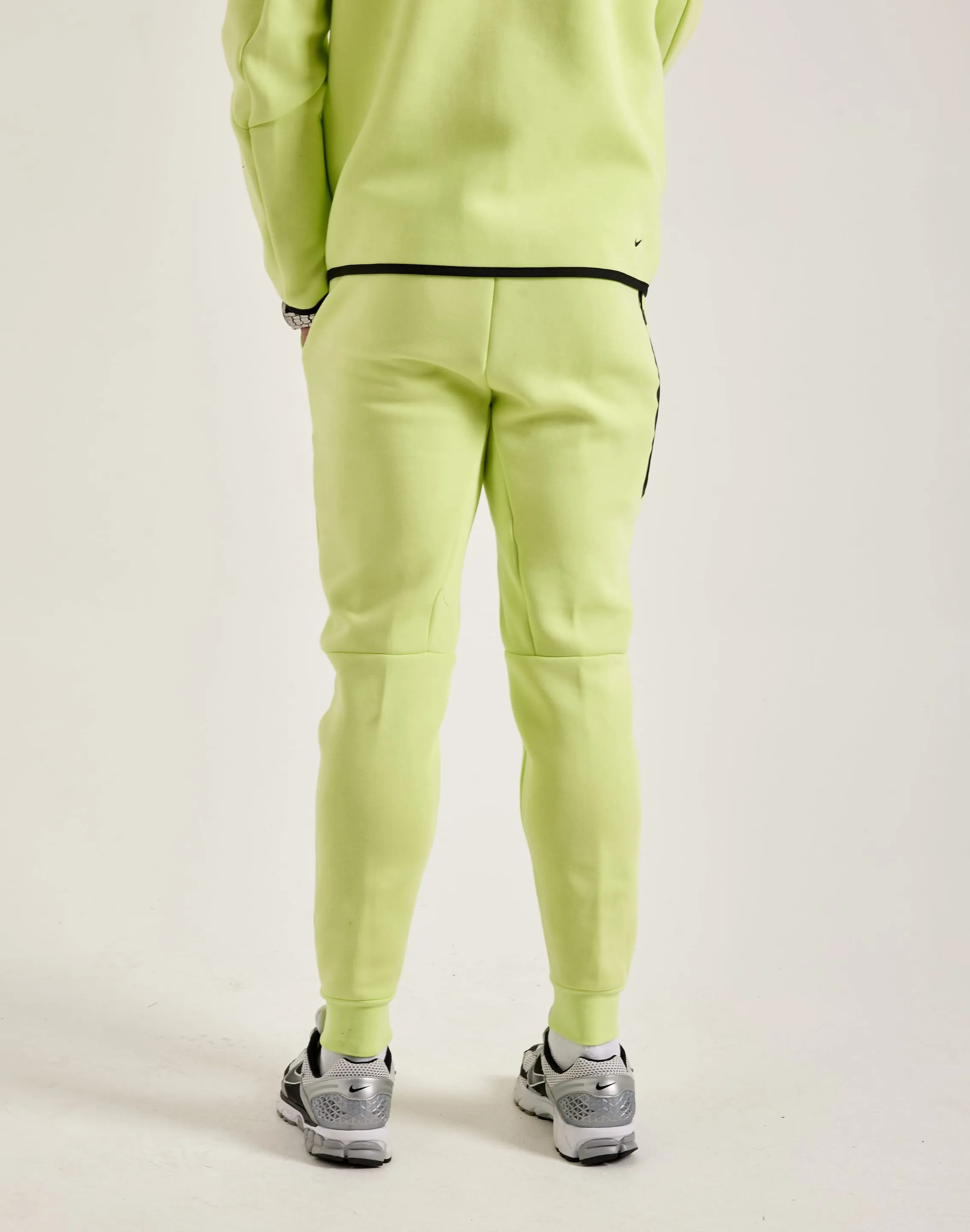 Nike Tech Fleece Joggers CompactKnit MoistureWicking Technology