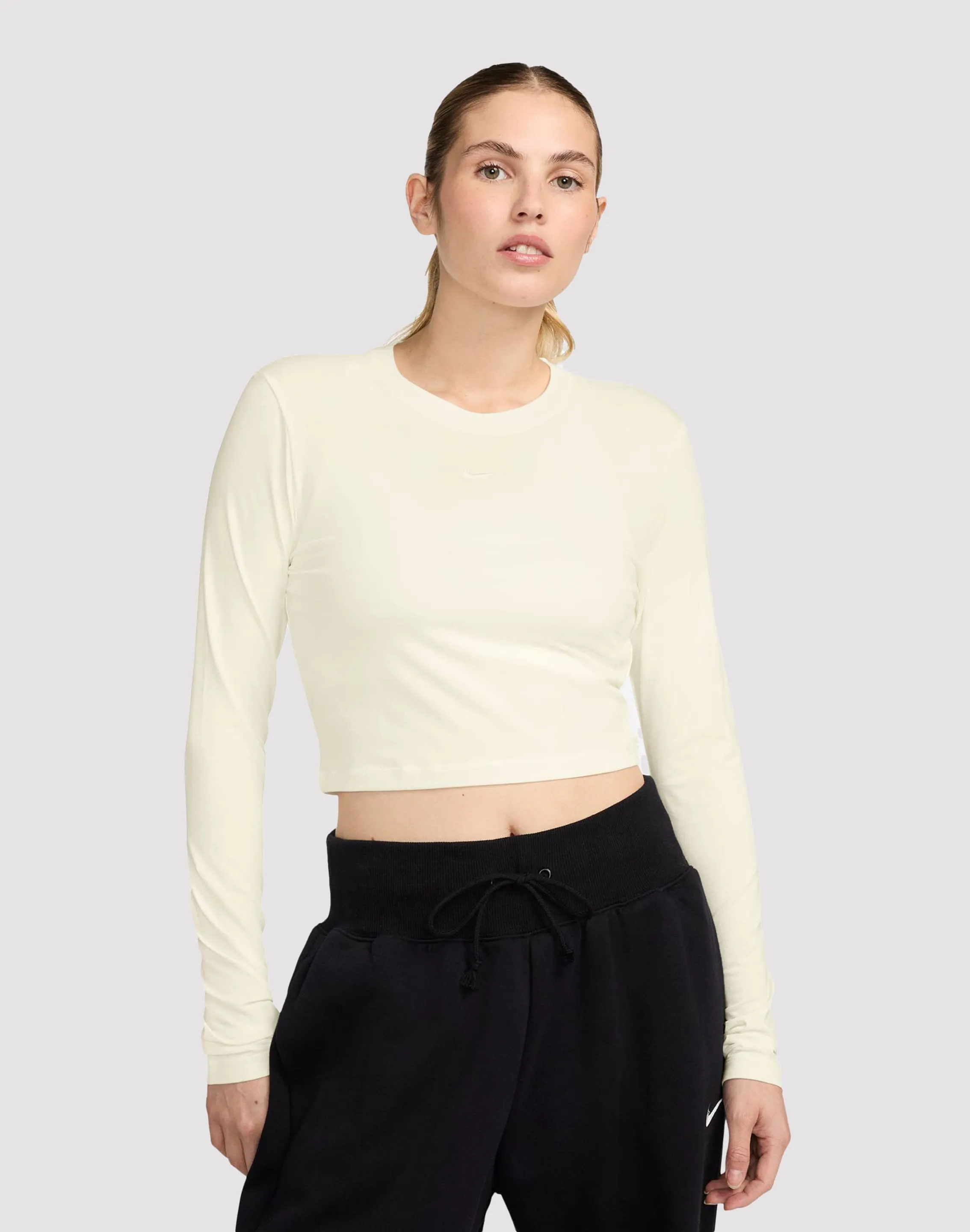 MoistureControl Fabric Nike Sportswear Chill Knit Slim Long-Sleeve Crop Shirt