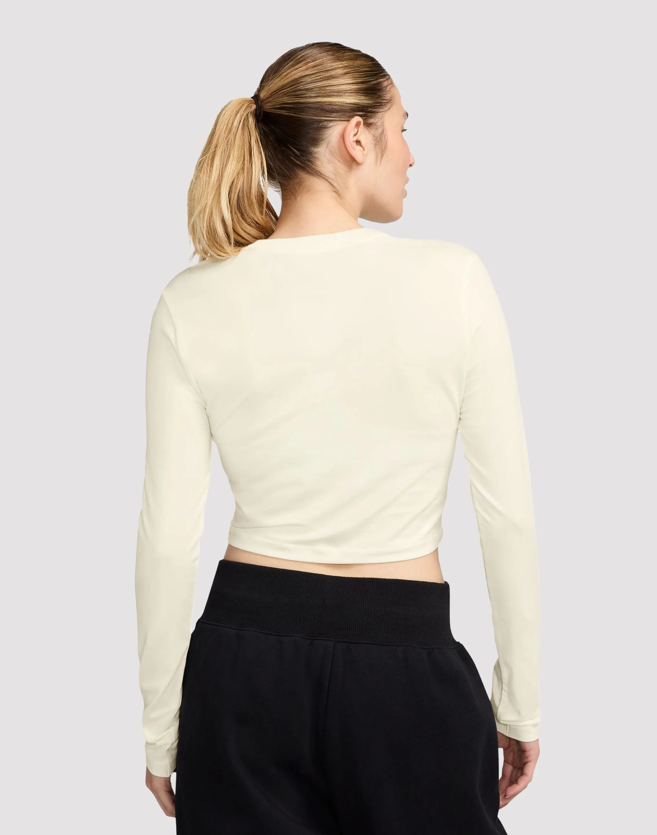 Nike Sportswear Chill Knit Slim Long-Sleeve Crop Shirt FadeResistant