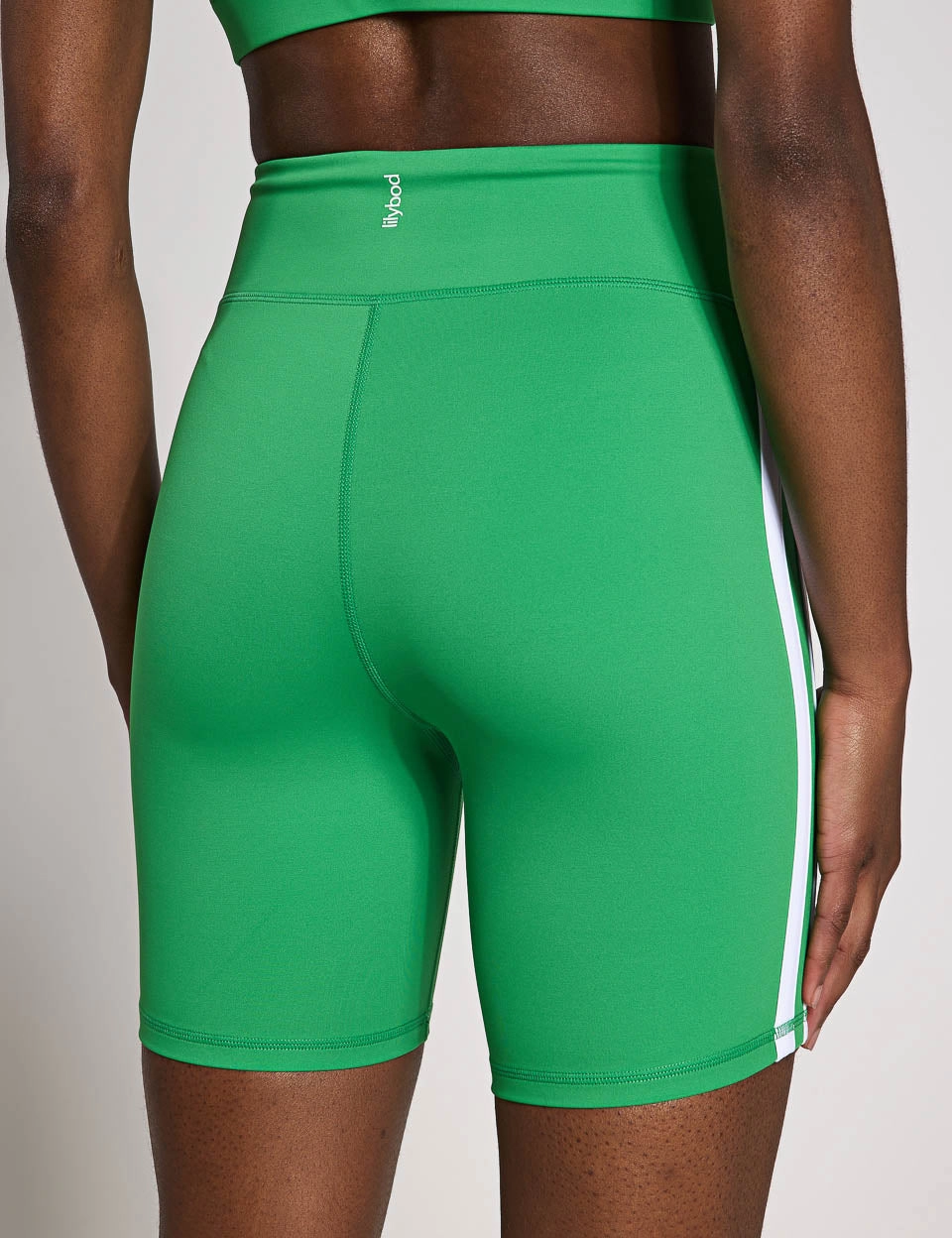 Petite Fit Noise Free Fabric Sam Short 5.5 - Kelly Green/White