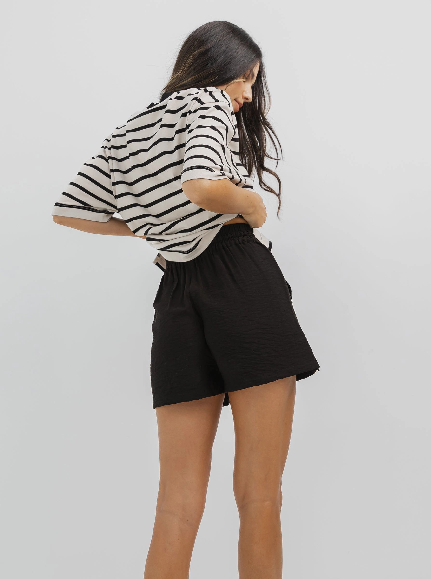 Weekender Short in Black sunglasses