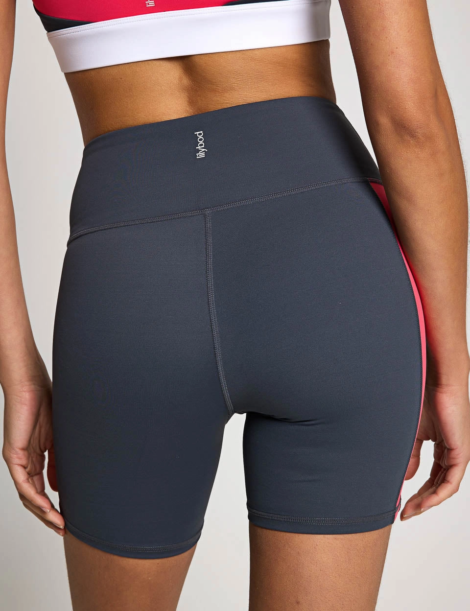 Limitless Short - Charcoal/Coral summer breeze