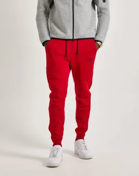 LayeredPaneling Shape Hug Nike Tech Fleece Joggers