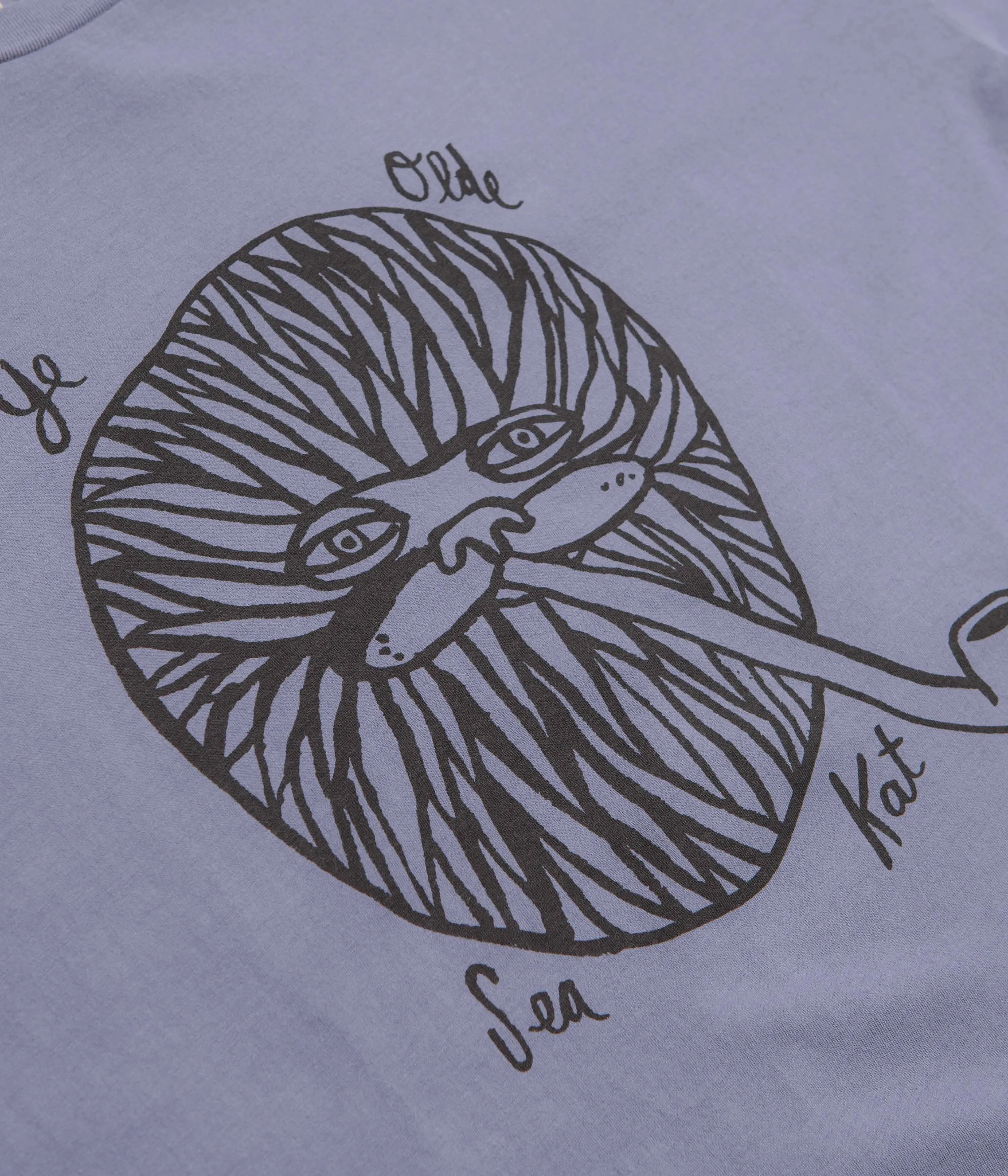 pub event retro hem Mollusk Sea Kat T-Shirt - Lavender Blue