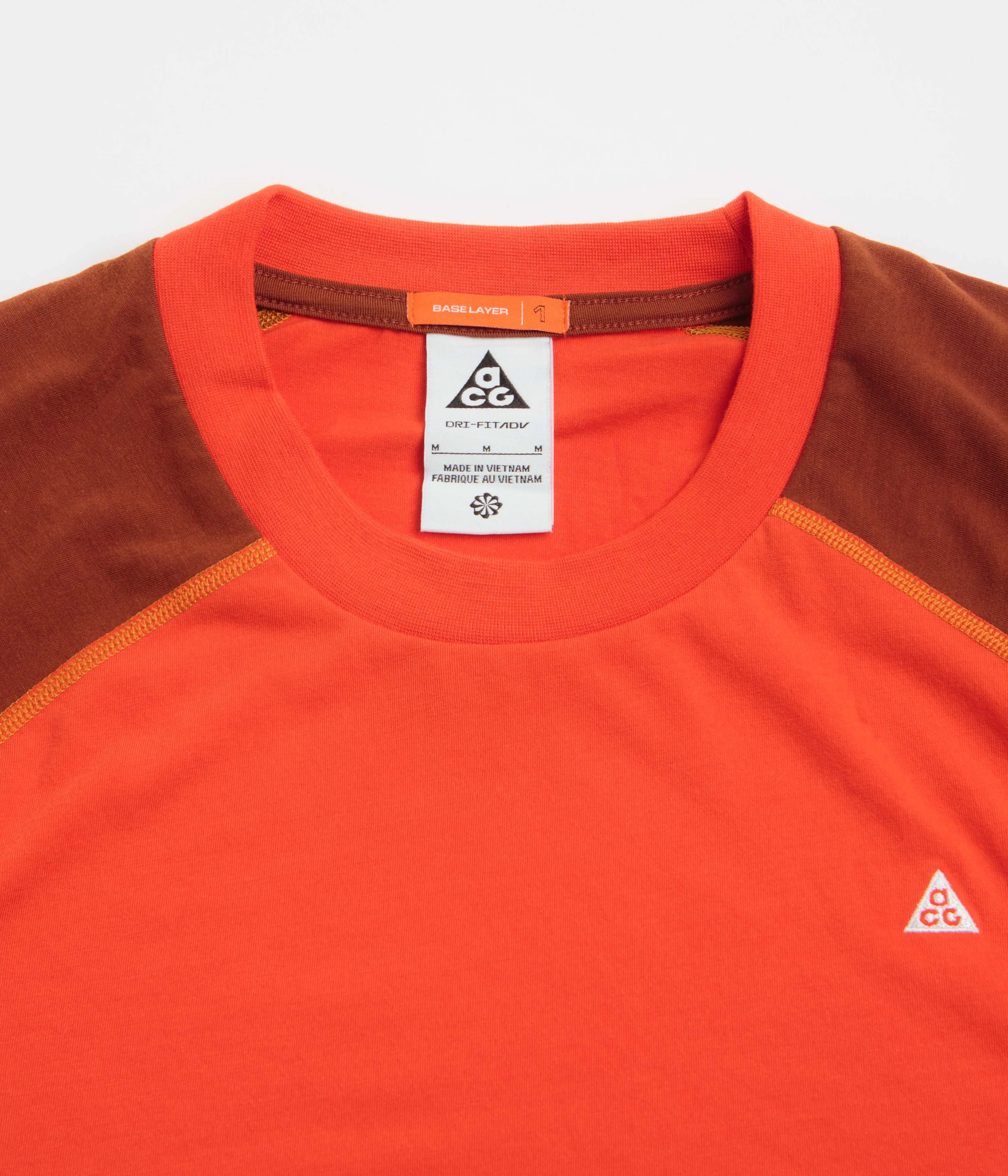 Nike ACG Goat Rocks T-Shirt - Picante Red / Cinnamon / Summit White swim shorts silhouette