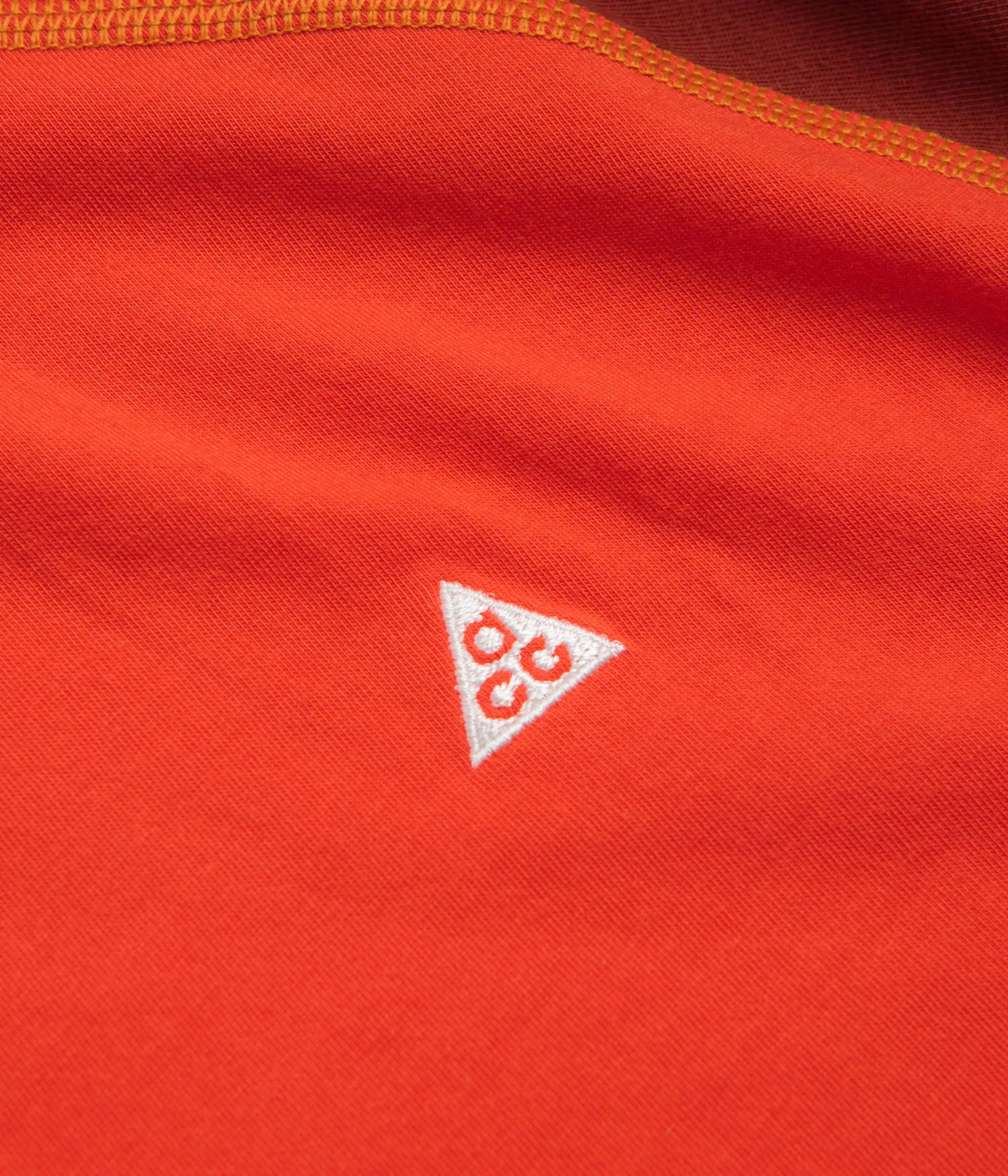 Arctic region Nike ACG Goat Rocks T-Shirt - Picante Red / Cinnamon / Summit White