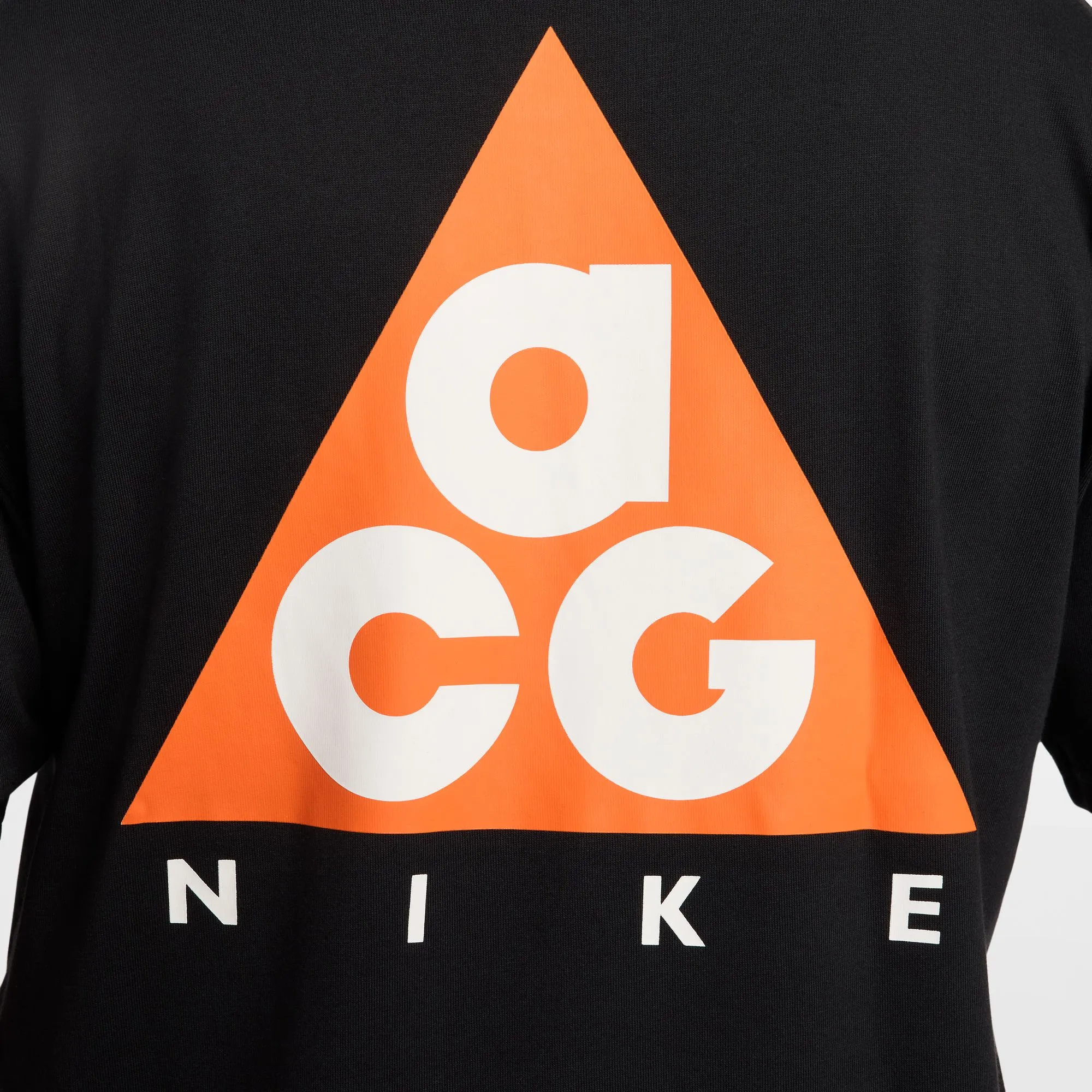 Fame Glow NoSlipWaistband Nike ACG Max90 T-Shirt (Black)