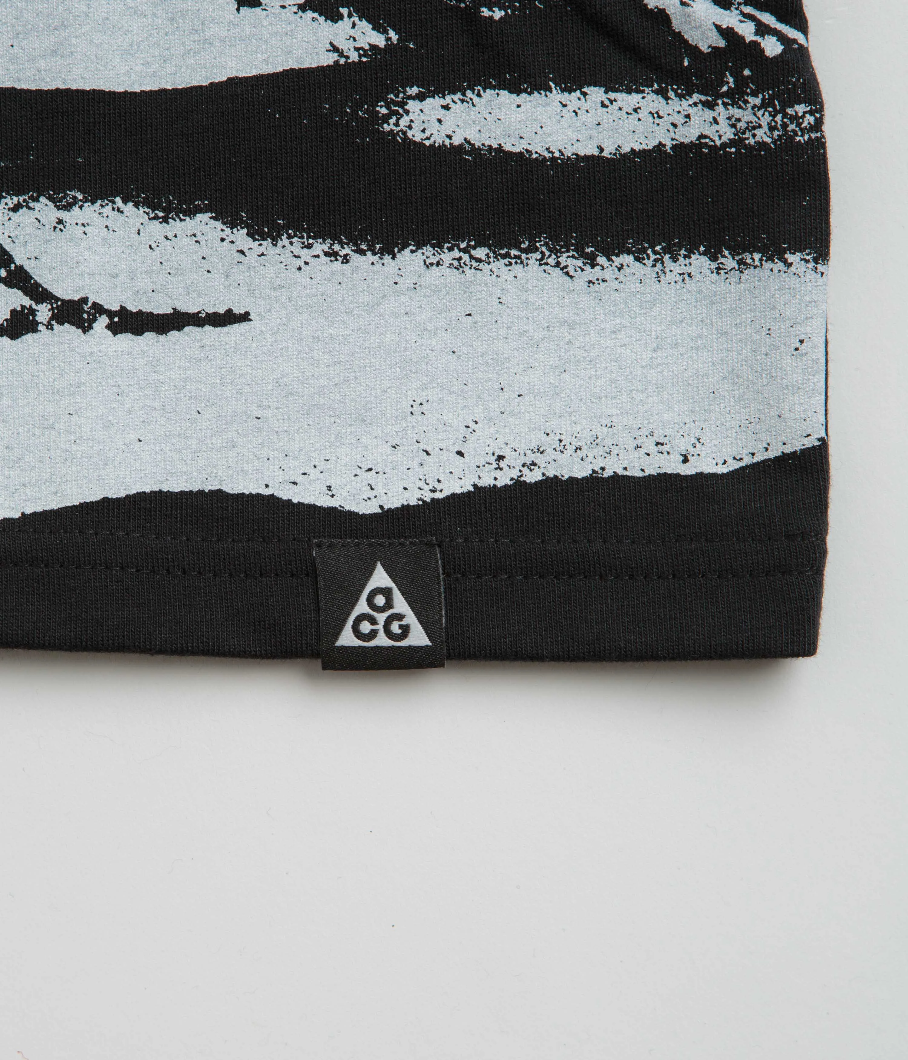 Midi length Nike ACG Northern Lights T-Shirt - Black