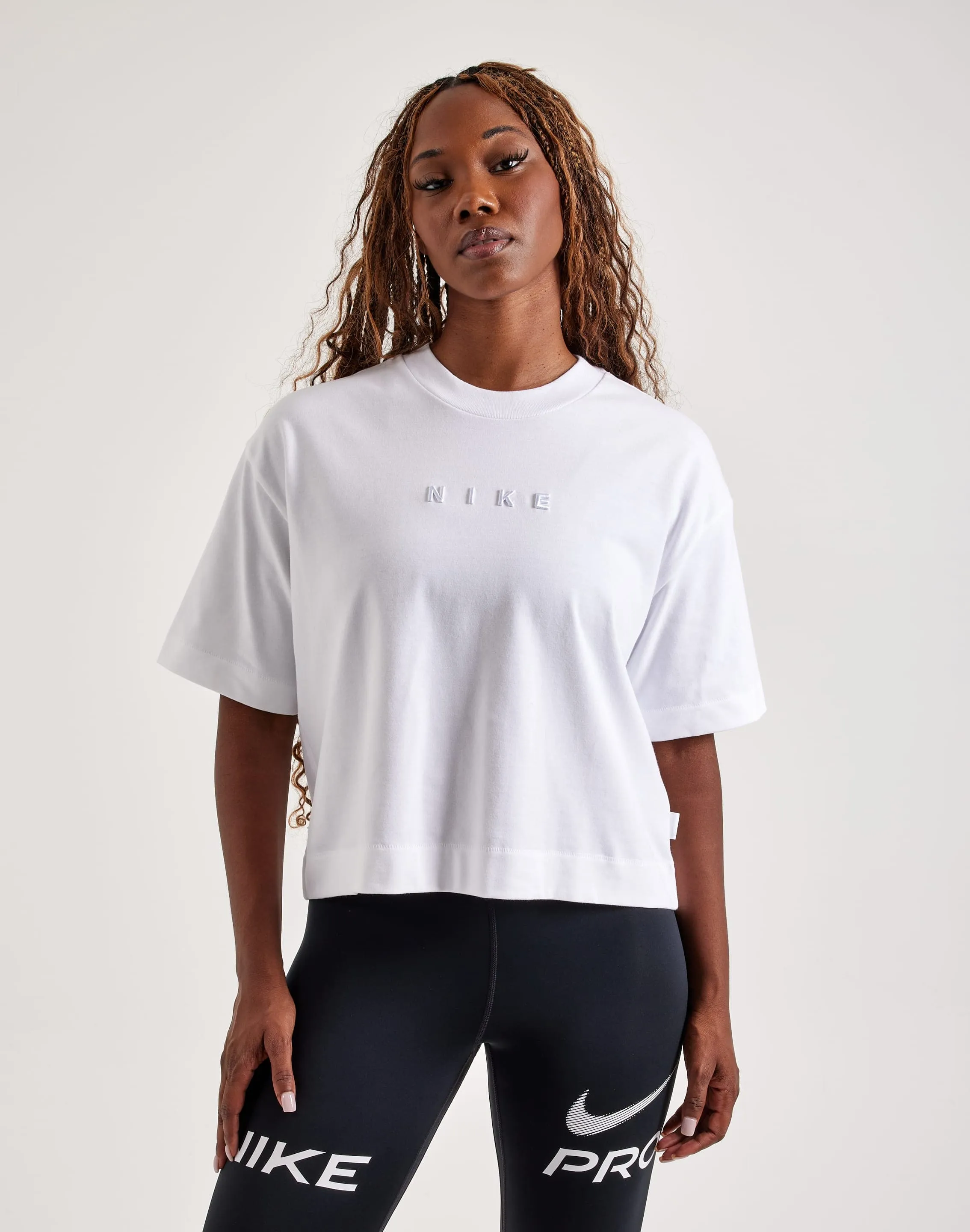 MultiPocketDesign Nike Boxy Tee