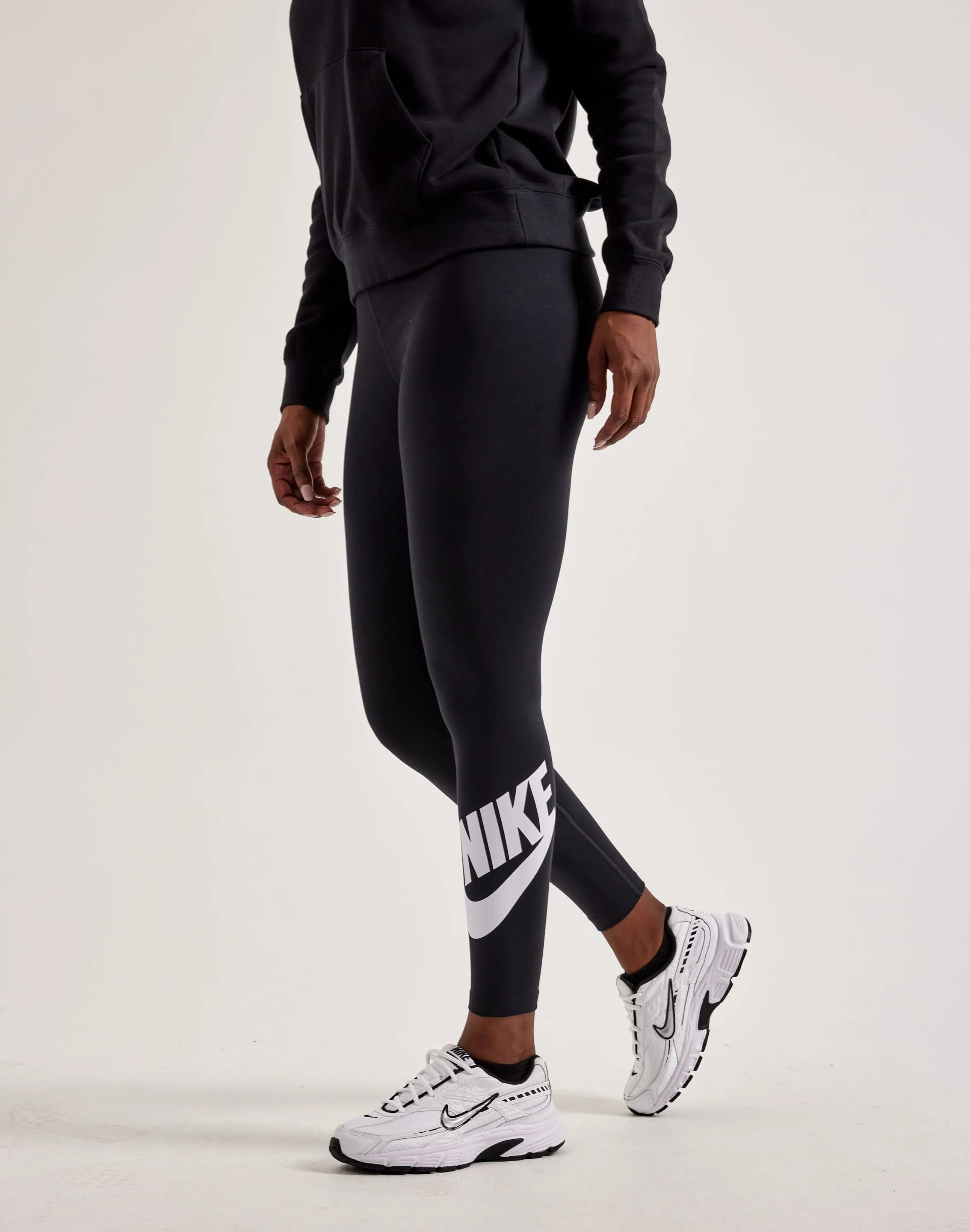 Nike Classics High-Rise Futura Leggings Durable Reinforced Edges DoubleLayered Fabric