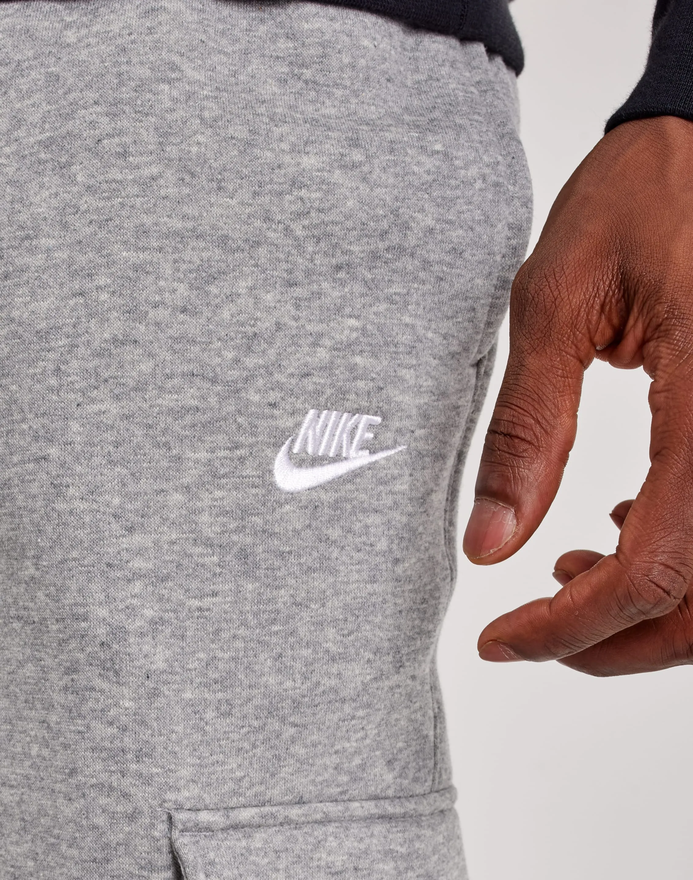 Nike Club Fleece Cargo Pants smooth zipper