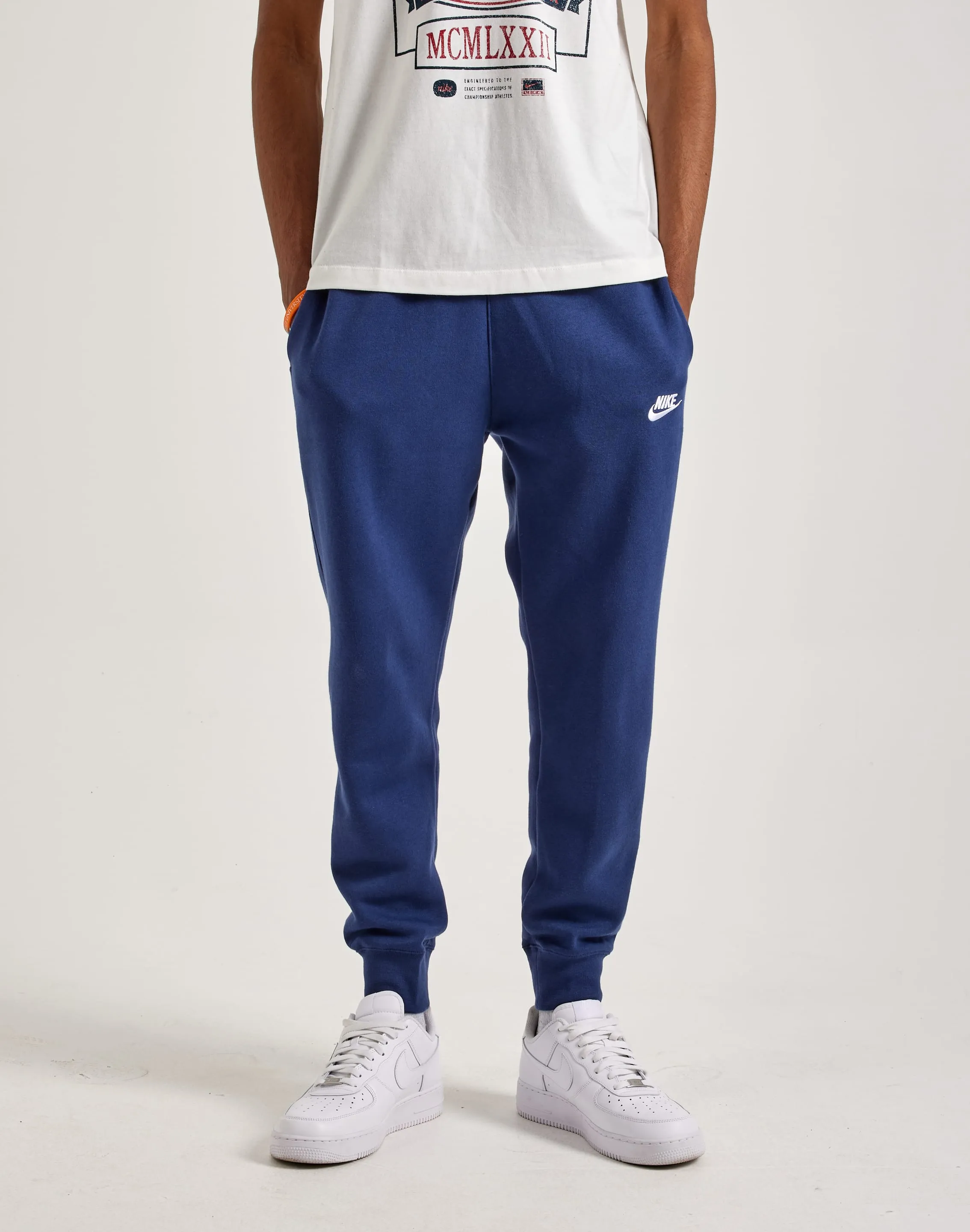 Nike Club Fleece Joggers QuickDryingTech Wrinklefree
