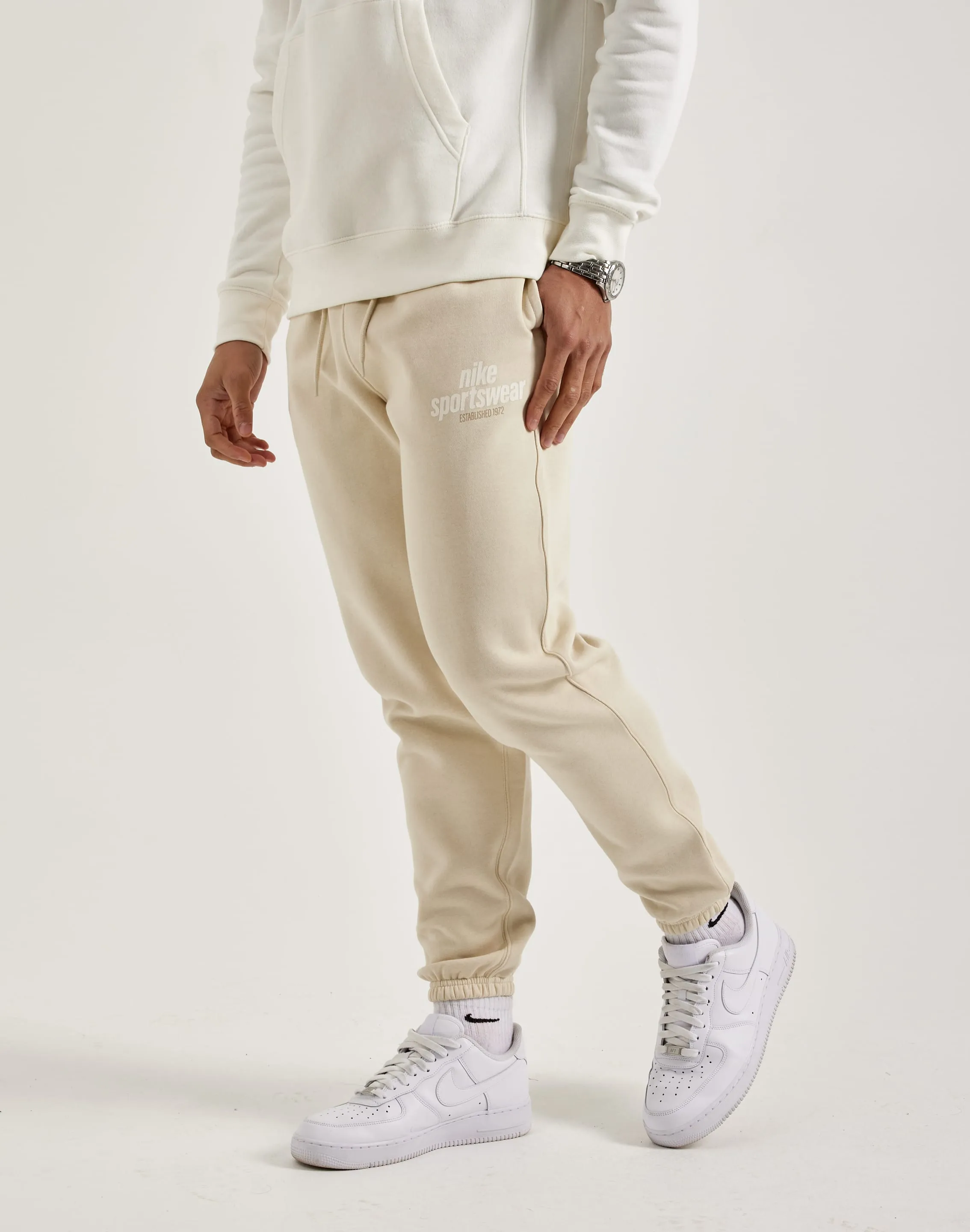 Nike Club Fleece Sweatpants Mind Ease Machine Fit