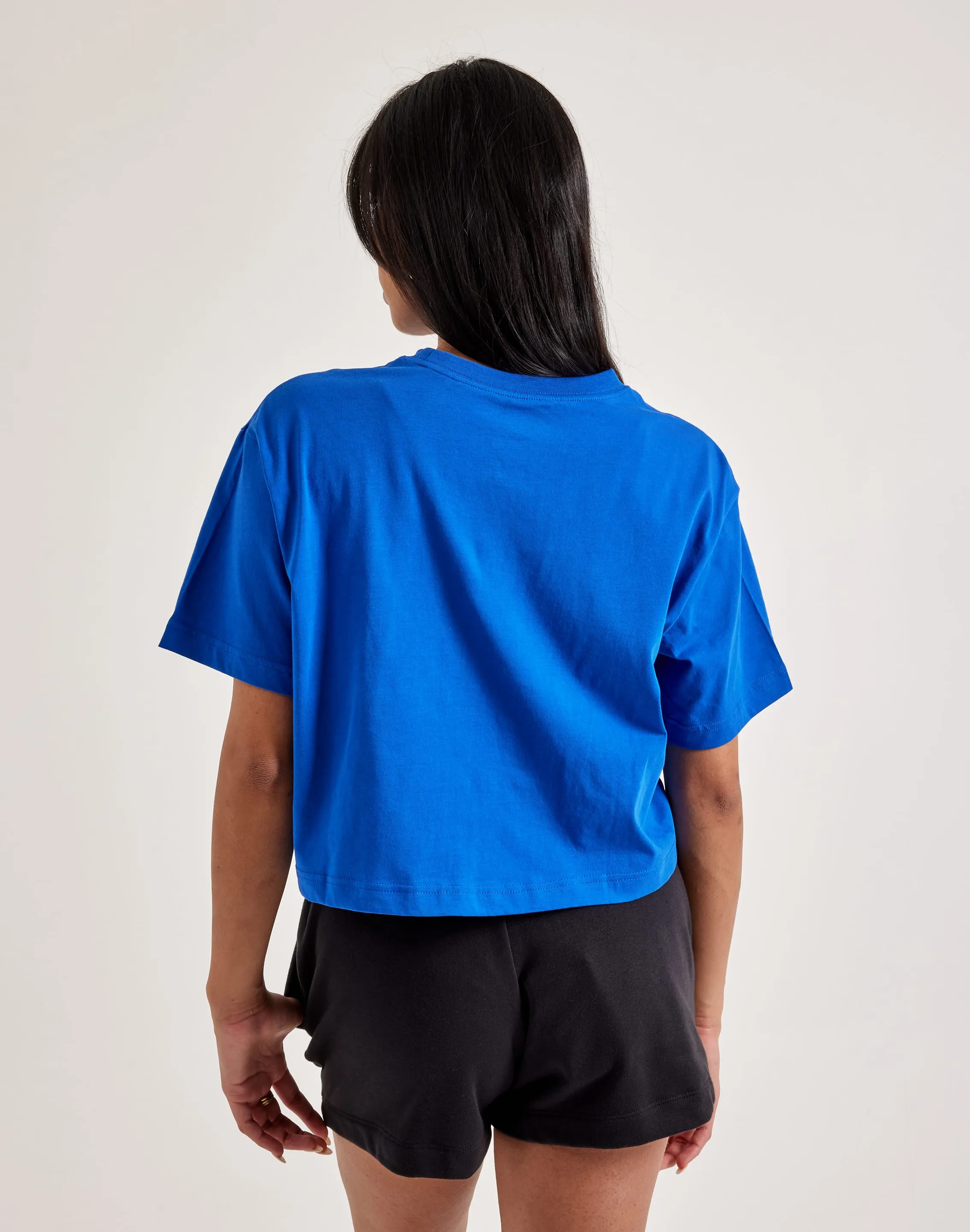 Nike Essential Cropped Logo Tee ThermalRegulating Layer