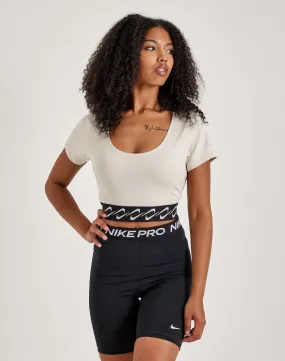 clean look Nike Essential Swoosh Top