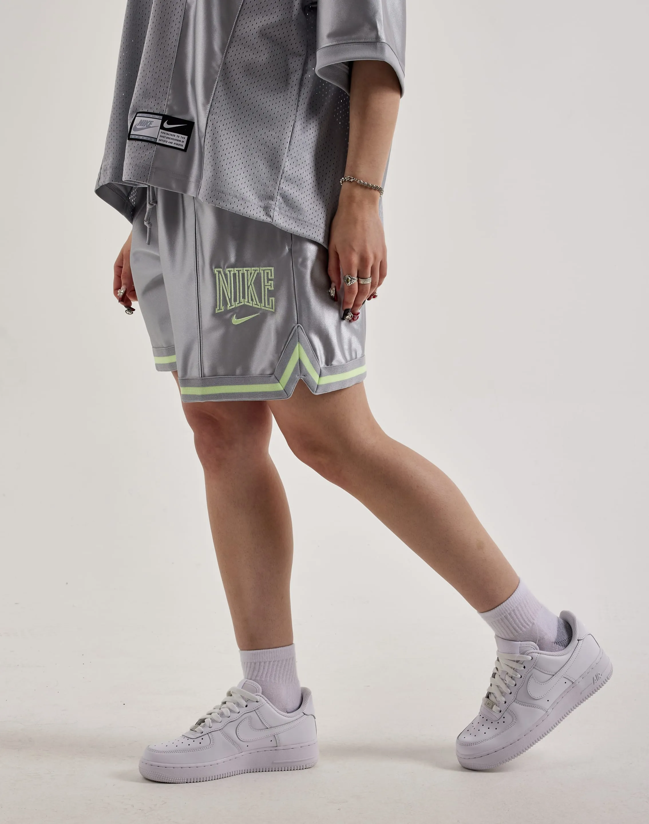 Photo Fit QuickAccess Pockets Nike Loose Graphic Shorts