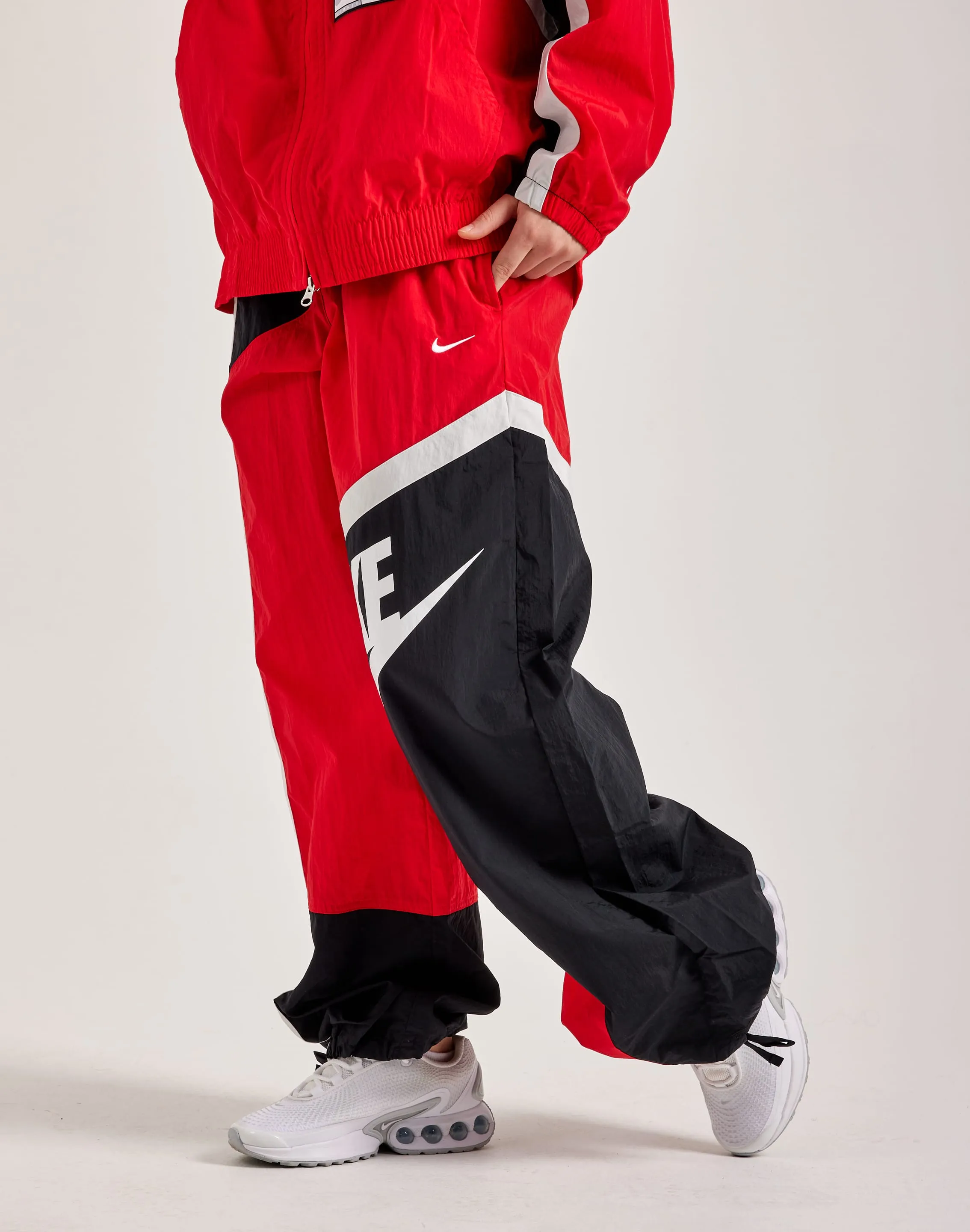 Classic Glow Nike Loose Woven Open-Hem Pants