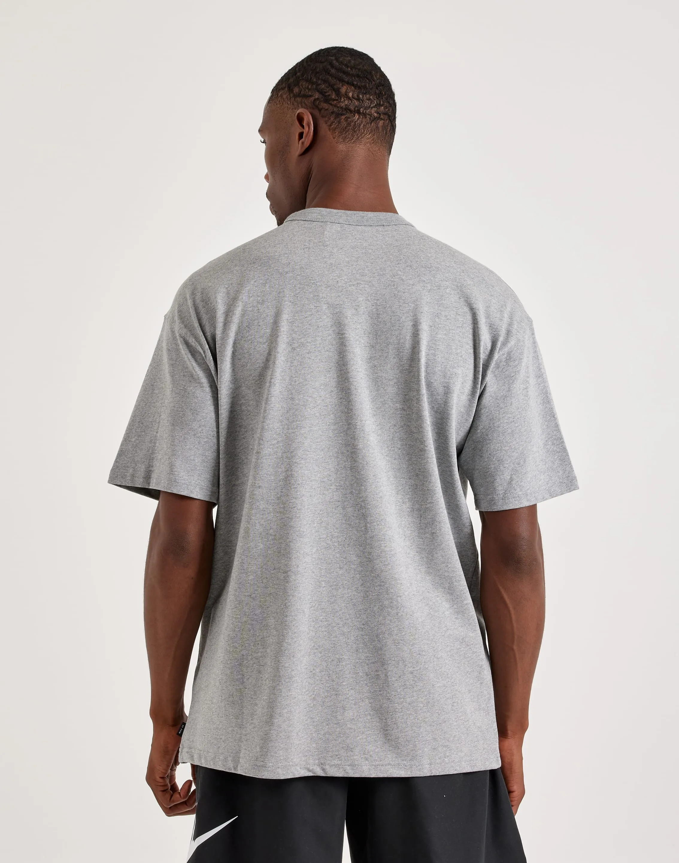 Nike Premium Essentials Tee HighVisibility Design Soul