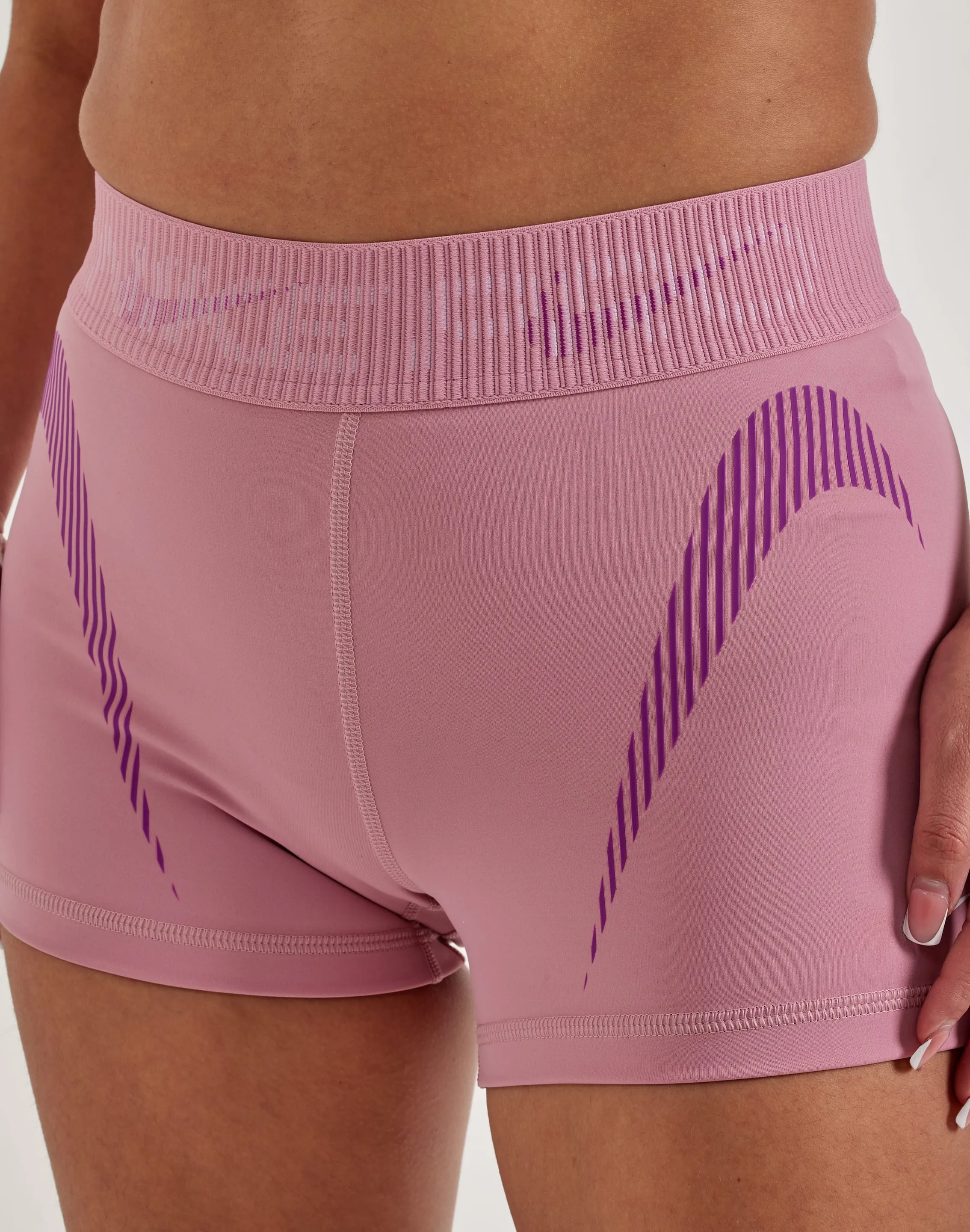 Nike Pro Graphic Biker Shorts Loose Fit SlipResistantWaistband