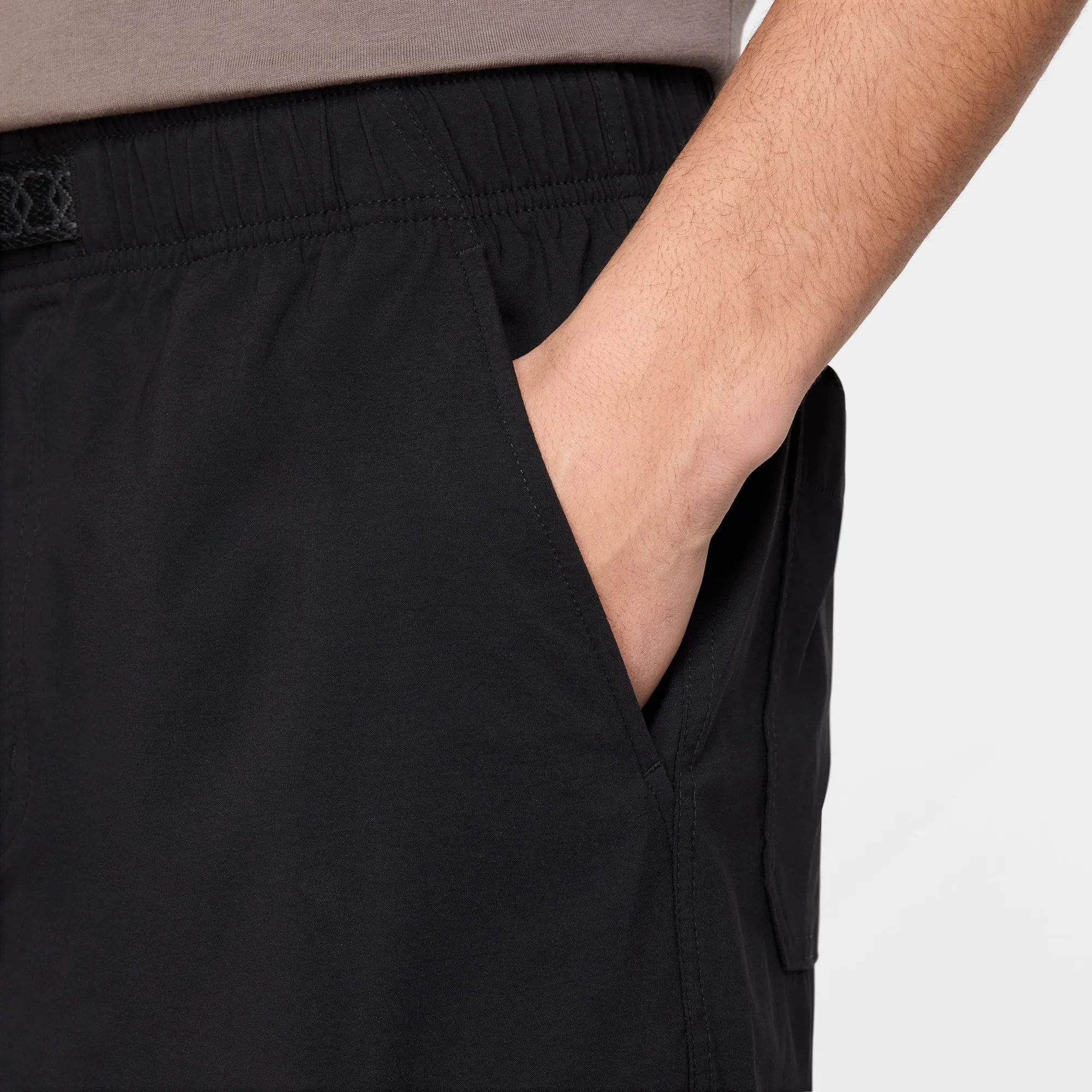 Nike SB Dri-FIT Kearny Cargo Skate Shorts (Black) Halo Glow Reflective accents