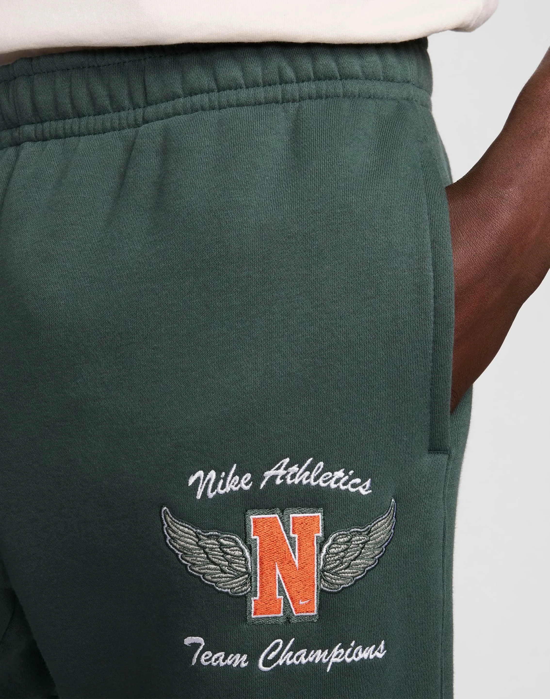 Nike Sportswear Club Fleece Joggers WrinkleResistantCloth Feather Glow
