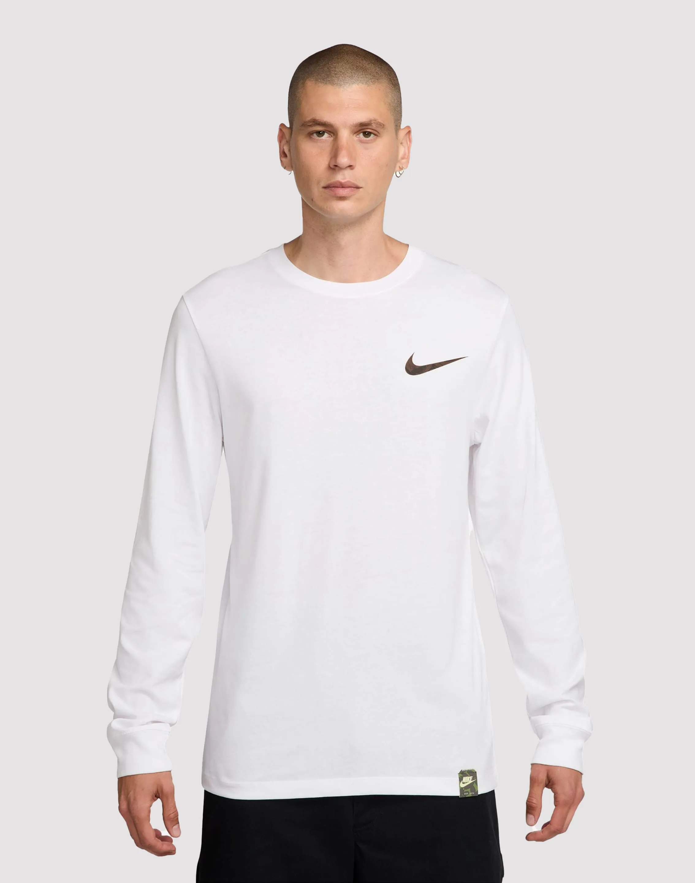OdorResistant Nike Sportswear Club Long-Sleeve Tee