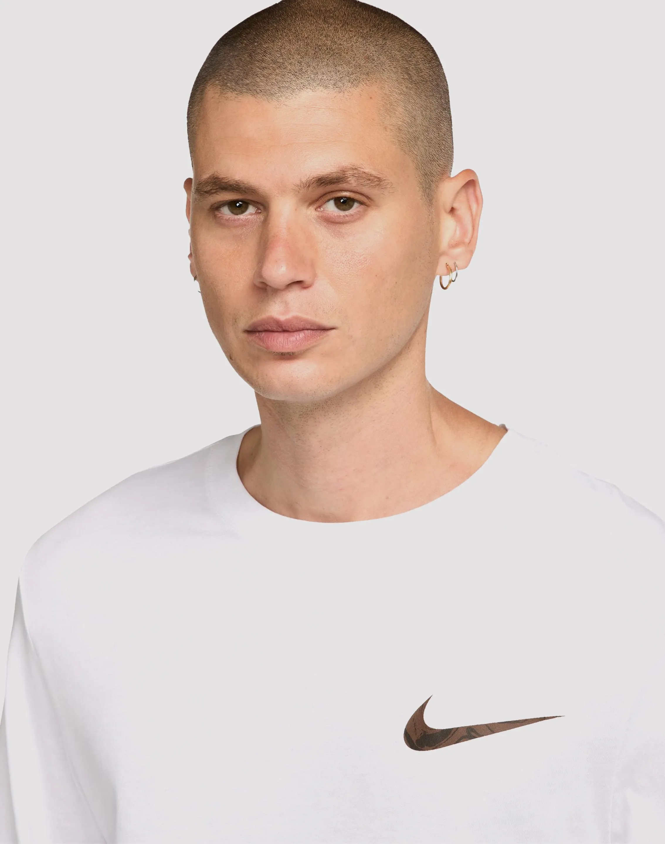 Nike Sportswear Club Long-Sleeve Tee High End Aerated Seam Placement