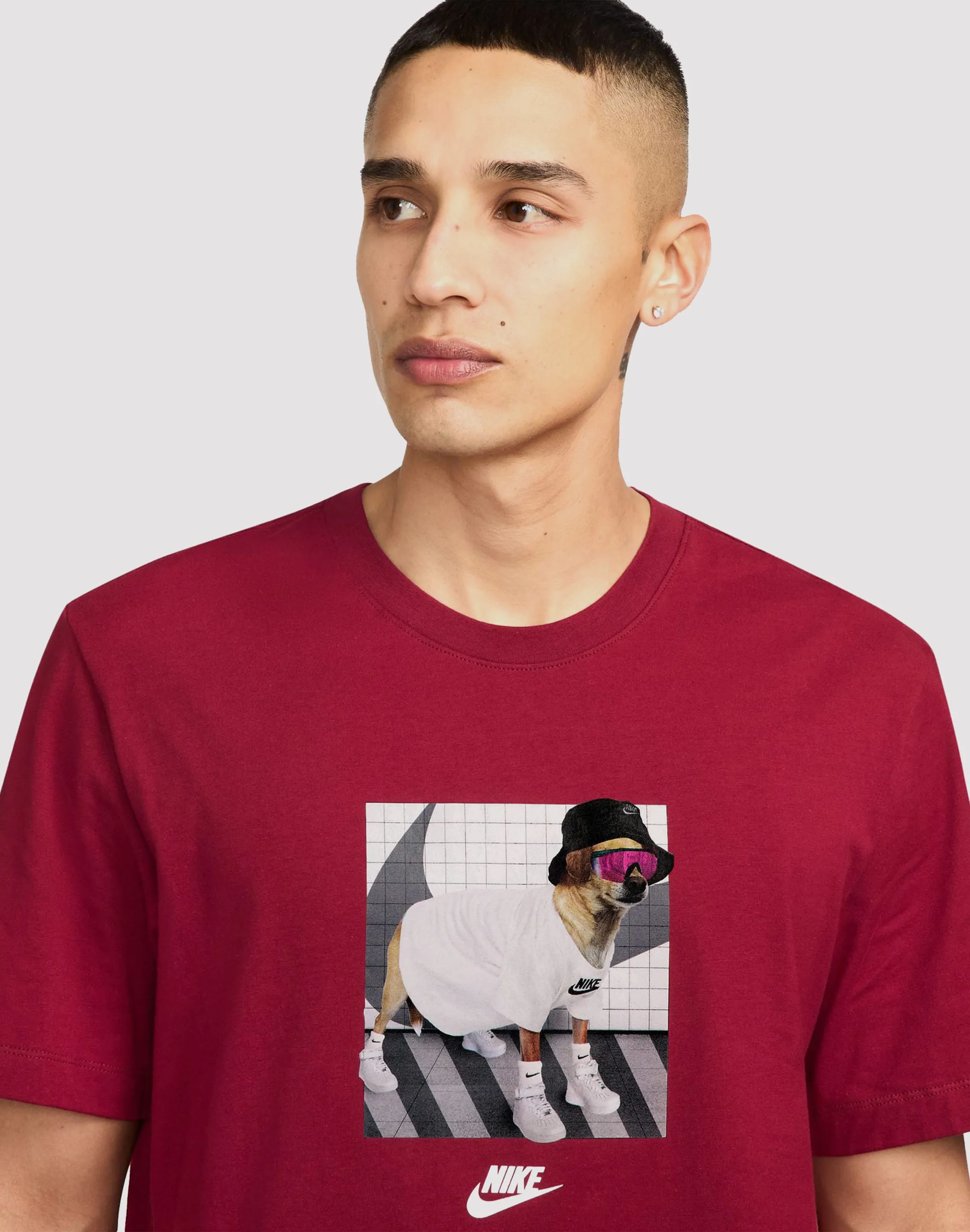 Travel Proof Nike Sportswear Club Red Tee