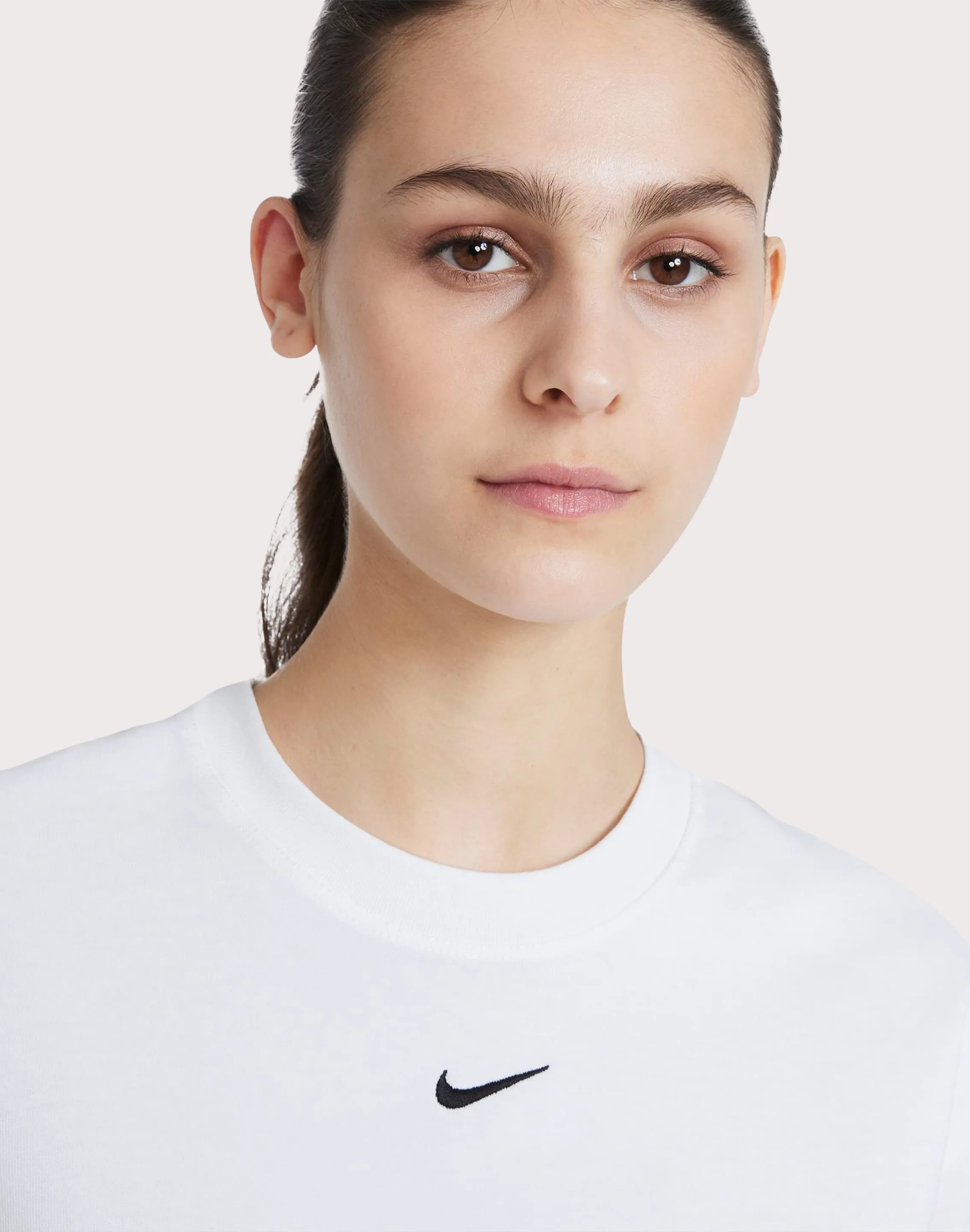 Nike Sportswear Essentials Boxy White Tee QuickDry Construction