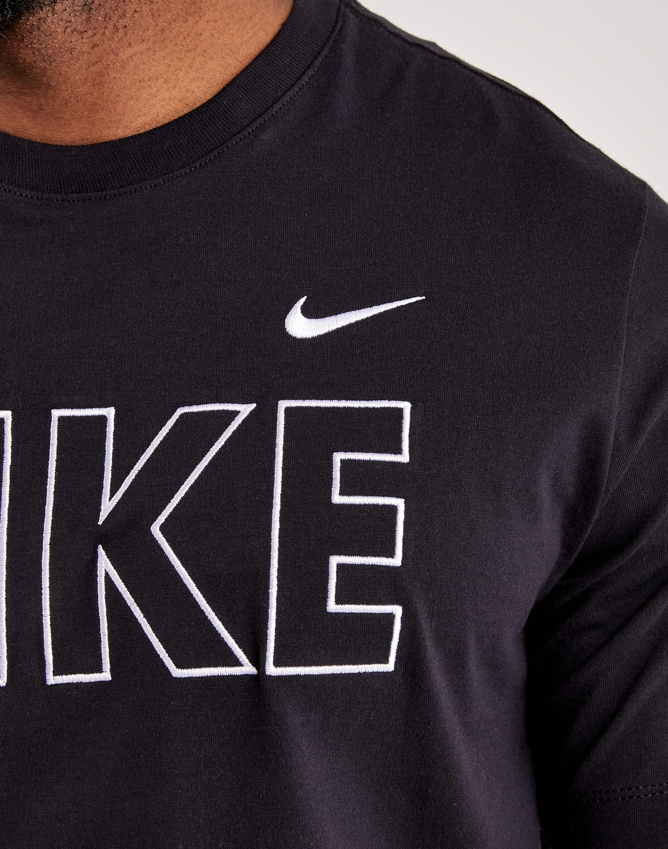 WrinkleResistantFabric StretchPaneling Nike Sportswear Tee