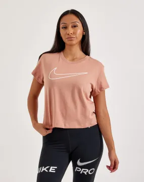Nike Swoosh Tee Carnival Look