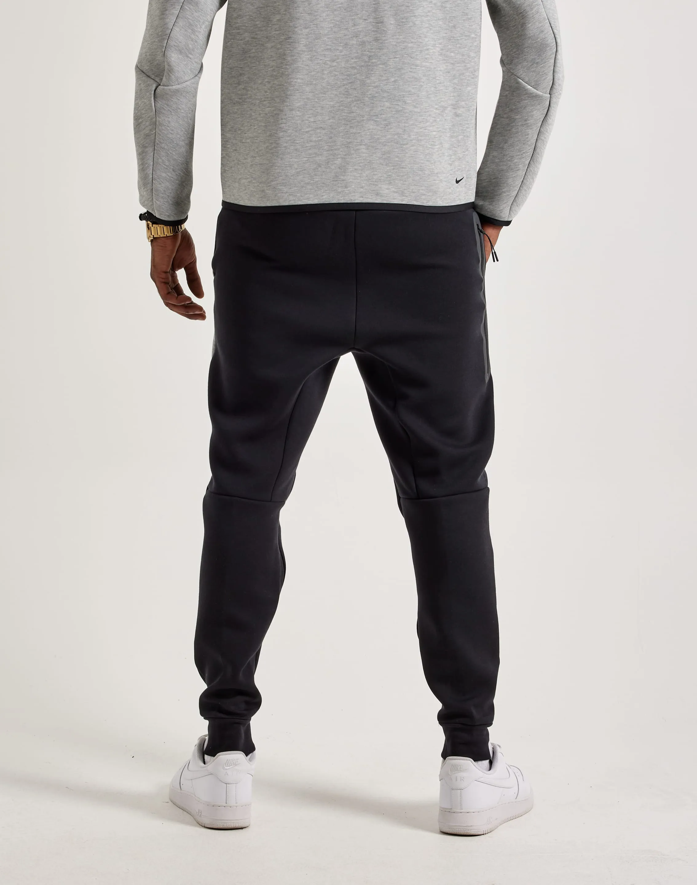 CrossBackStructure Nike Tech Fleece Joggers