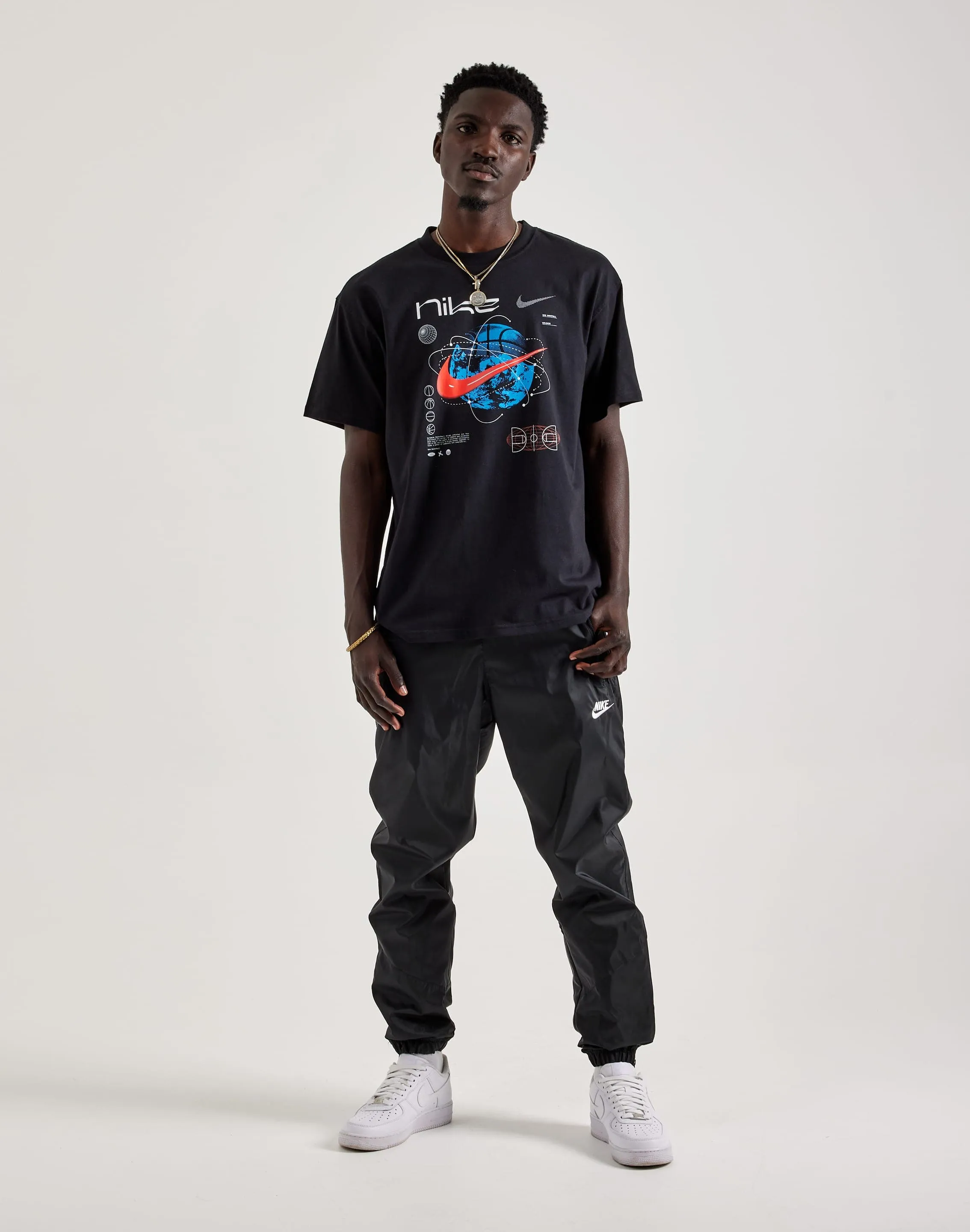 Weekend Look EasyCareMaterial Nike Windrunner Woven Lined Pants