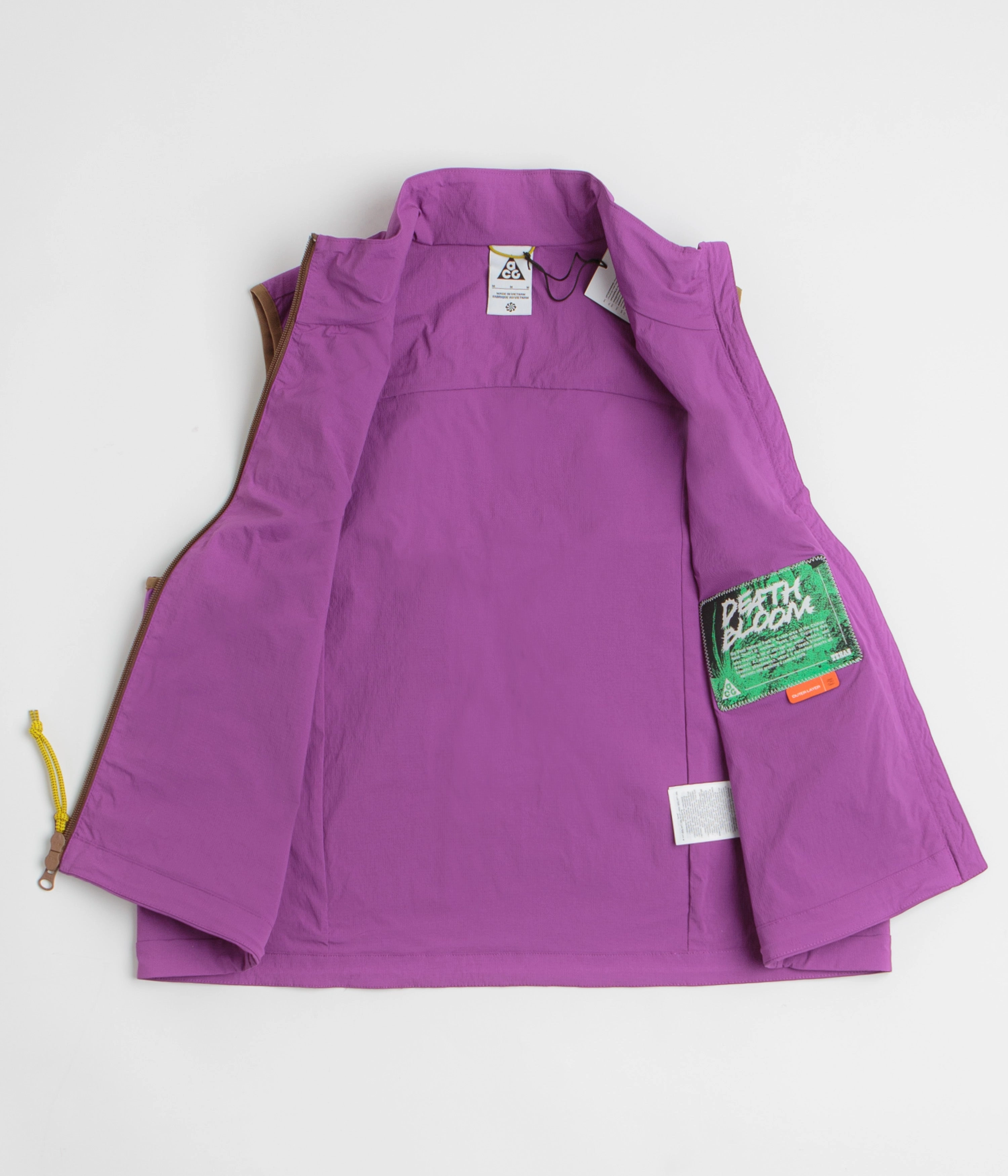 Relaxed Motion Nike ACG Death Bloom Vest - Bold Berry / Mosswood Brown / Summit White