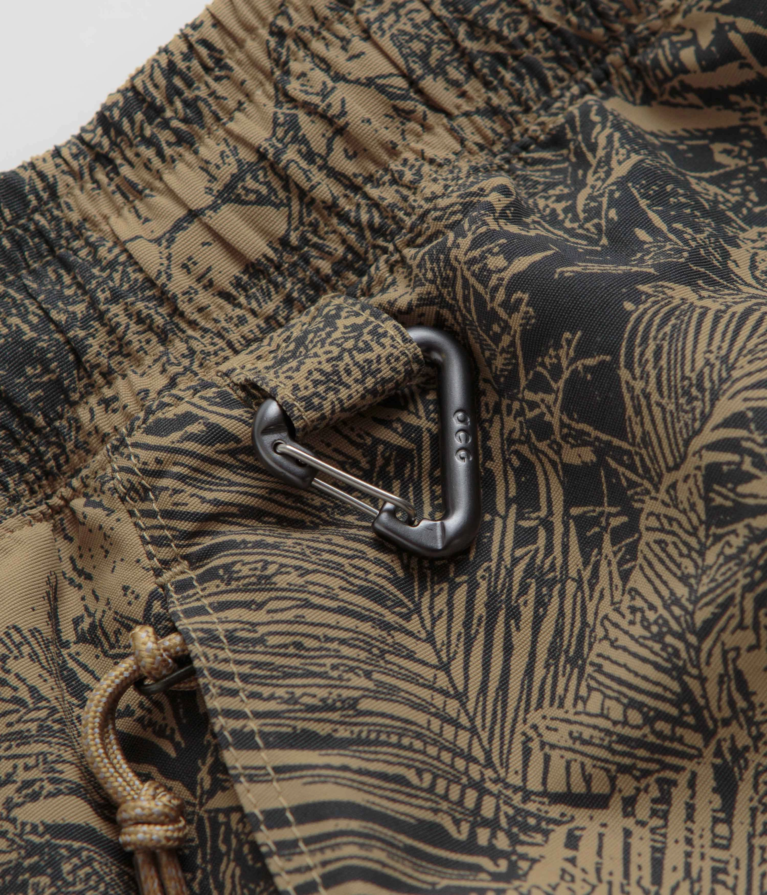 Nike ACG Reservoir Goat Shorts - Parachute Beige / Summit White Vegan Leather High-Performance Fit
