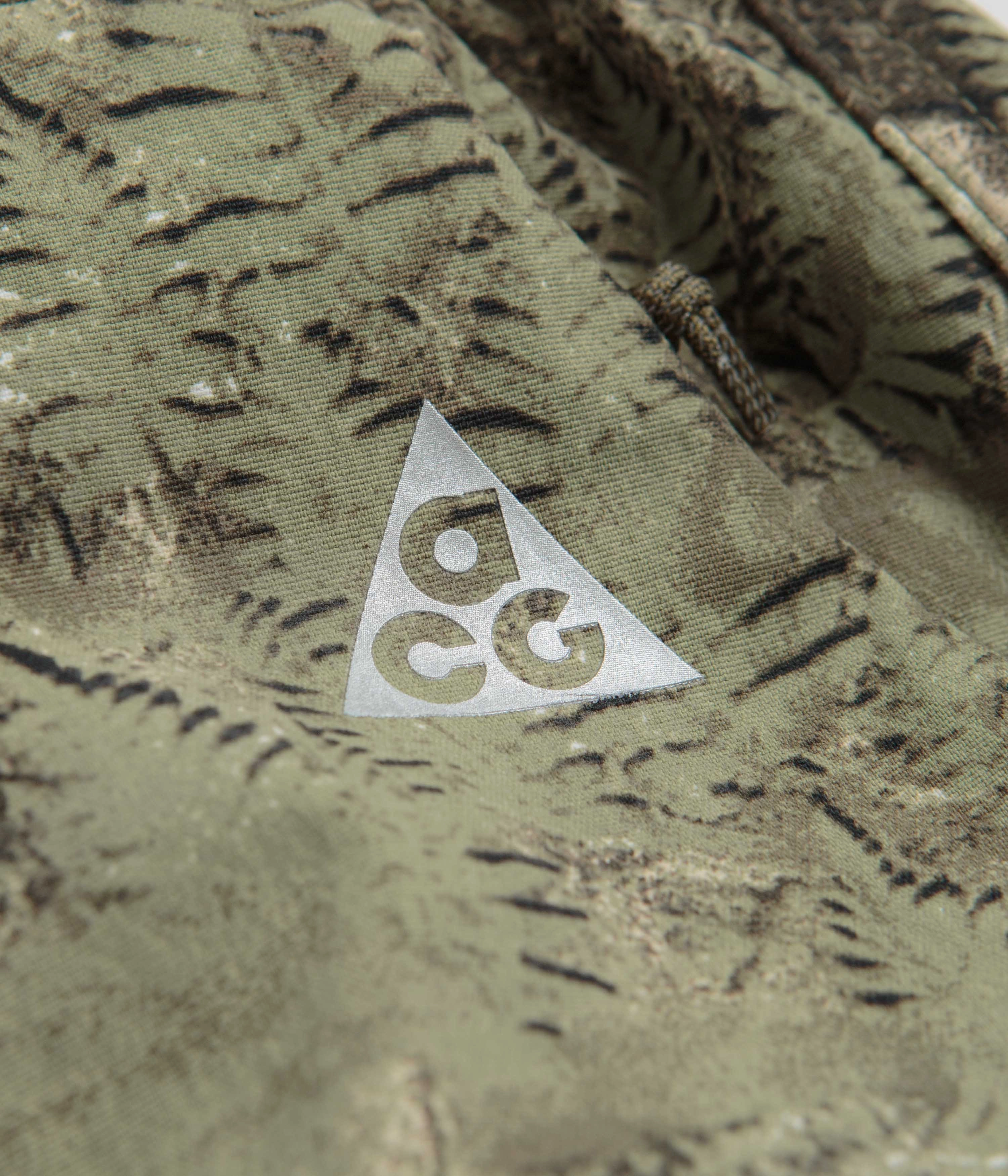 Durable Waistband Nike ACG Smith Summit Cargo Pants - Oil Green / Medium Olive / Reflective Silv