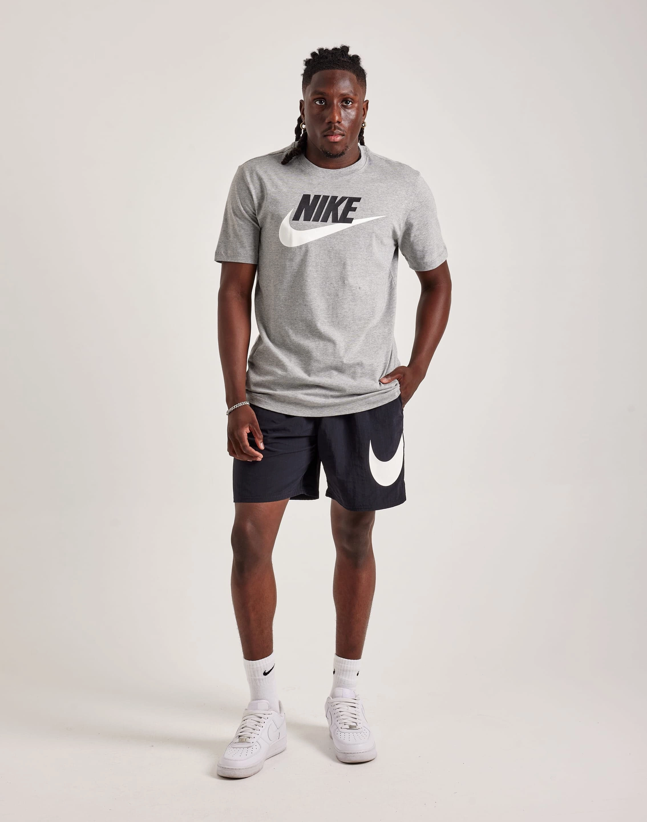 Snow Ready MultiPocket Design Nike Icon Futura Tee